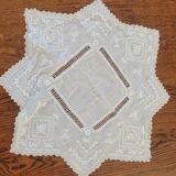 Lot 2 napperons anciens faits main