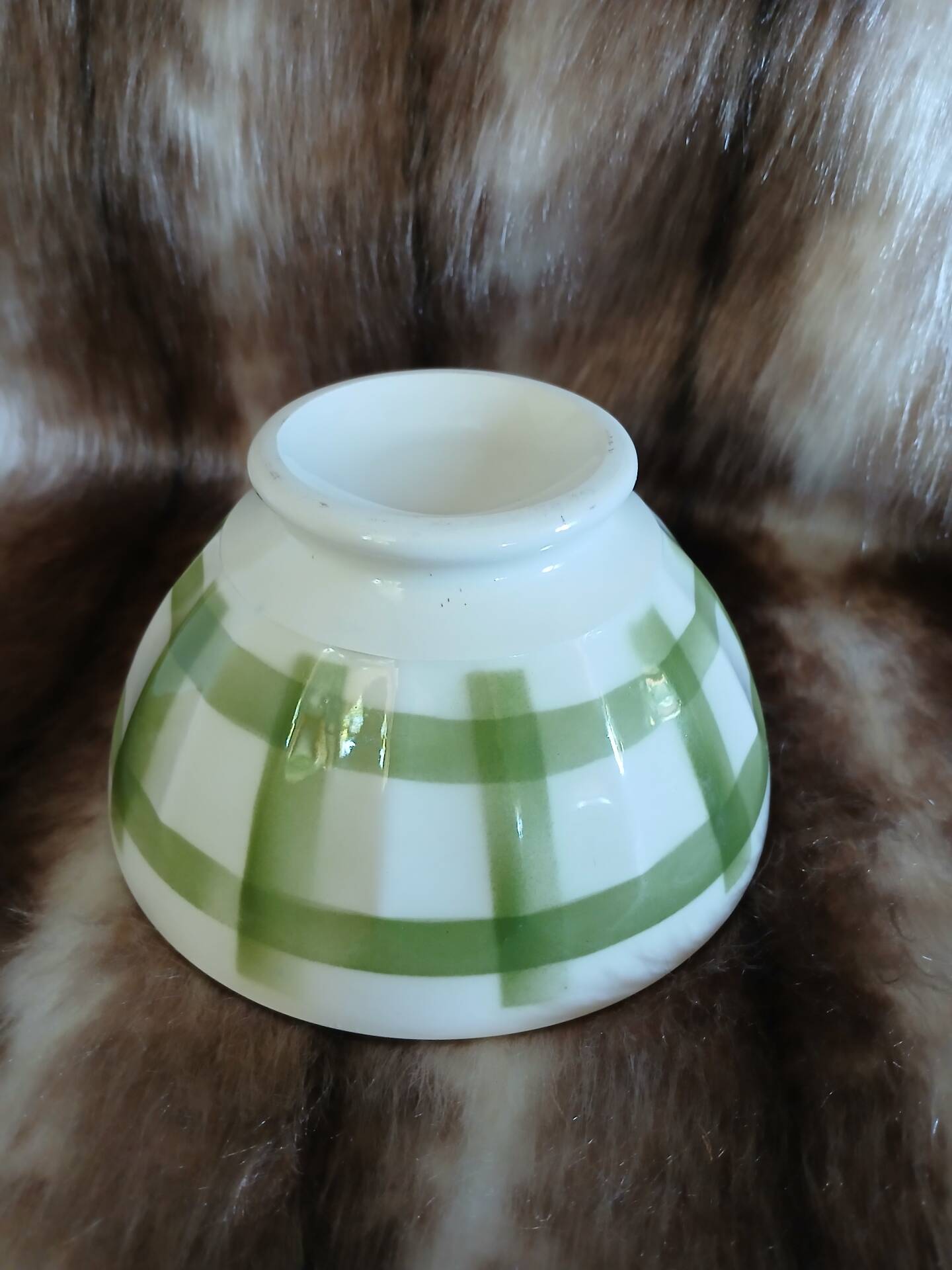 2 old model bowls tablecloth