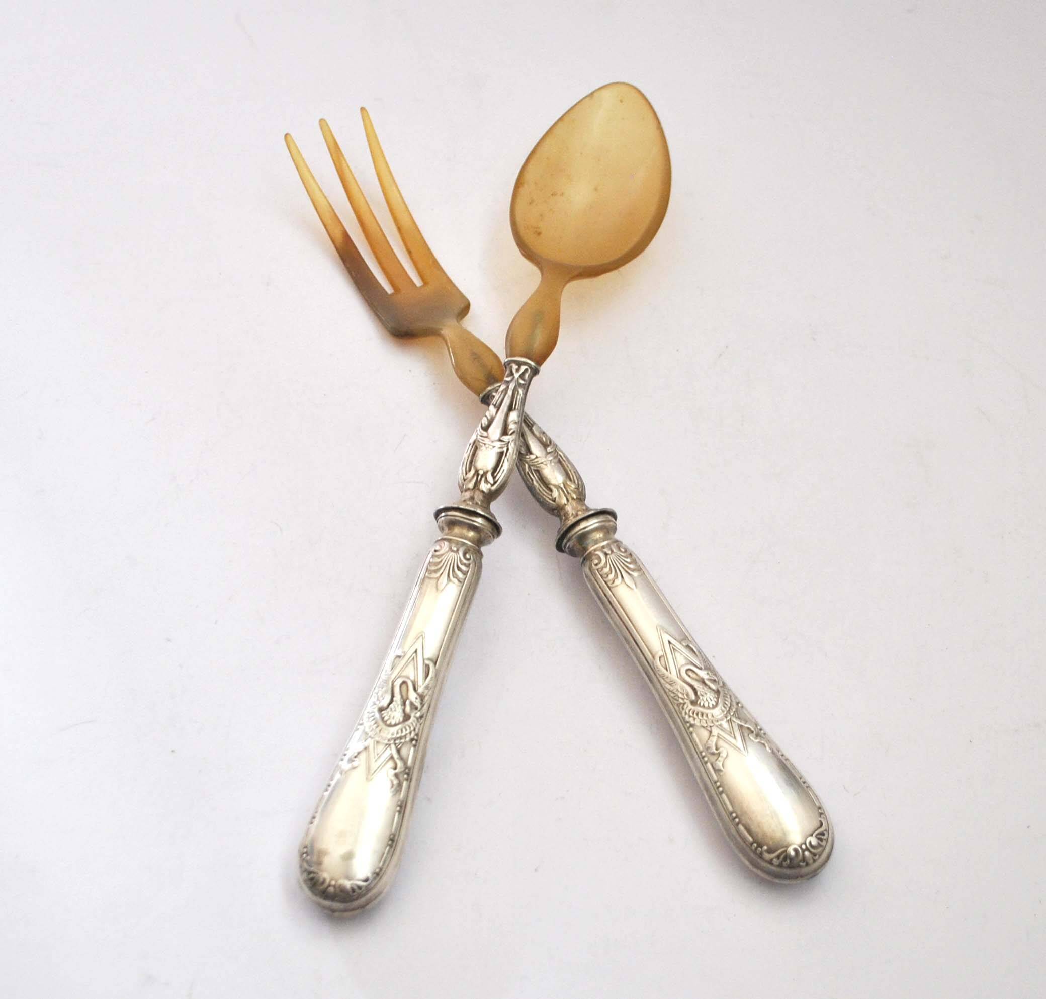 Empire salad server decorated with a swan and napoleon palmette, 19th century.