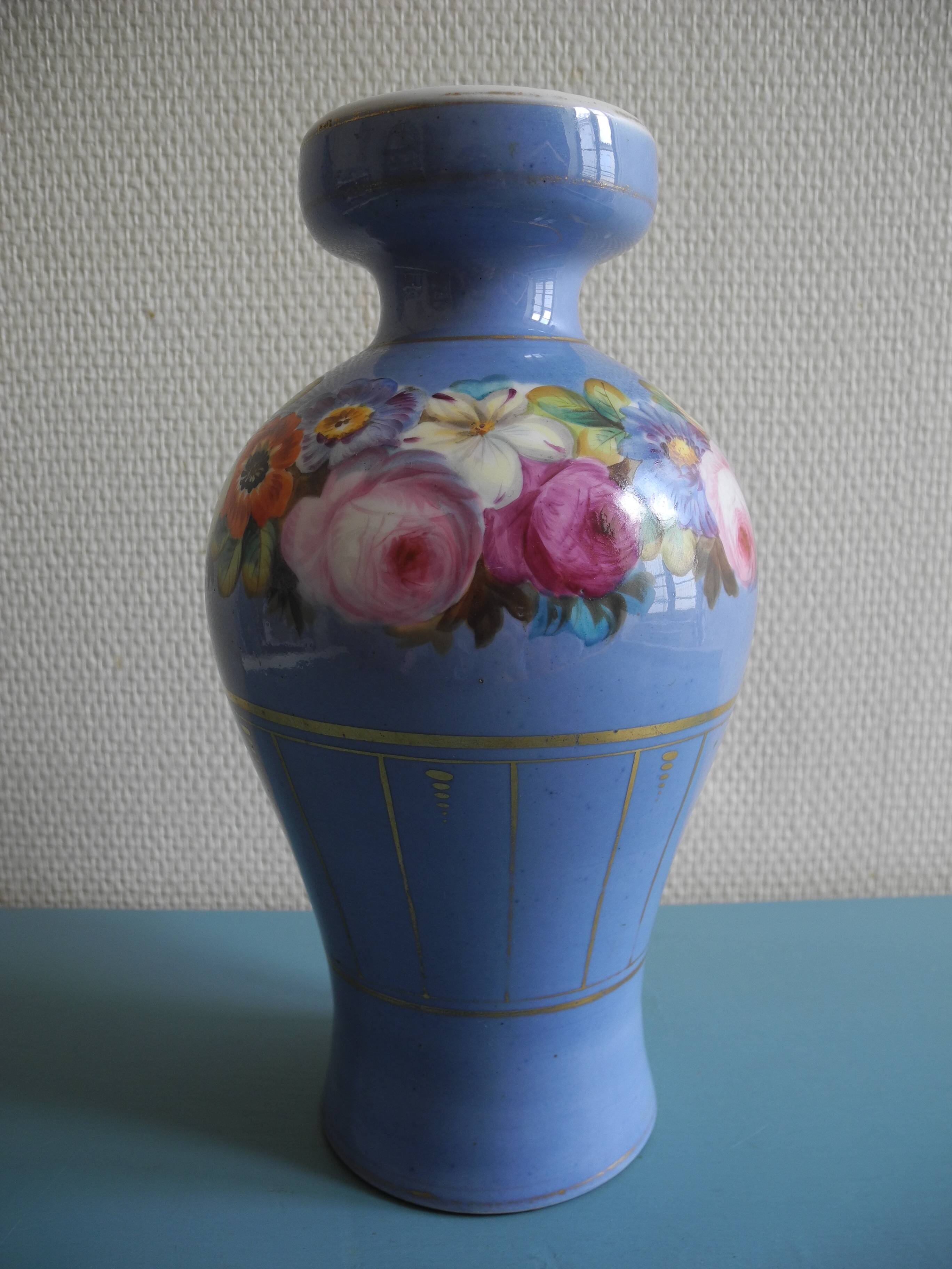 ancien vase en porcelaine
