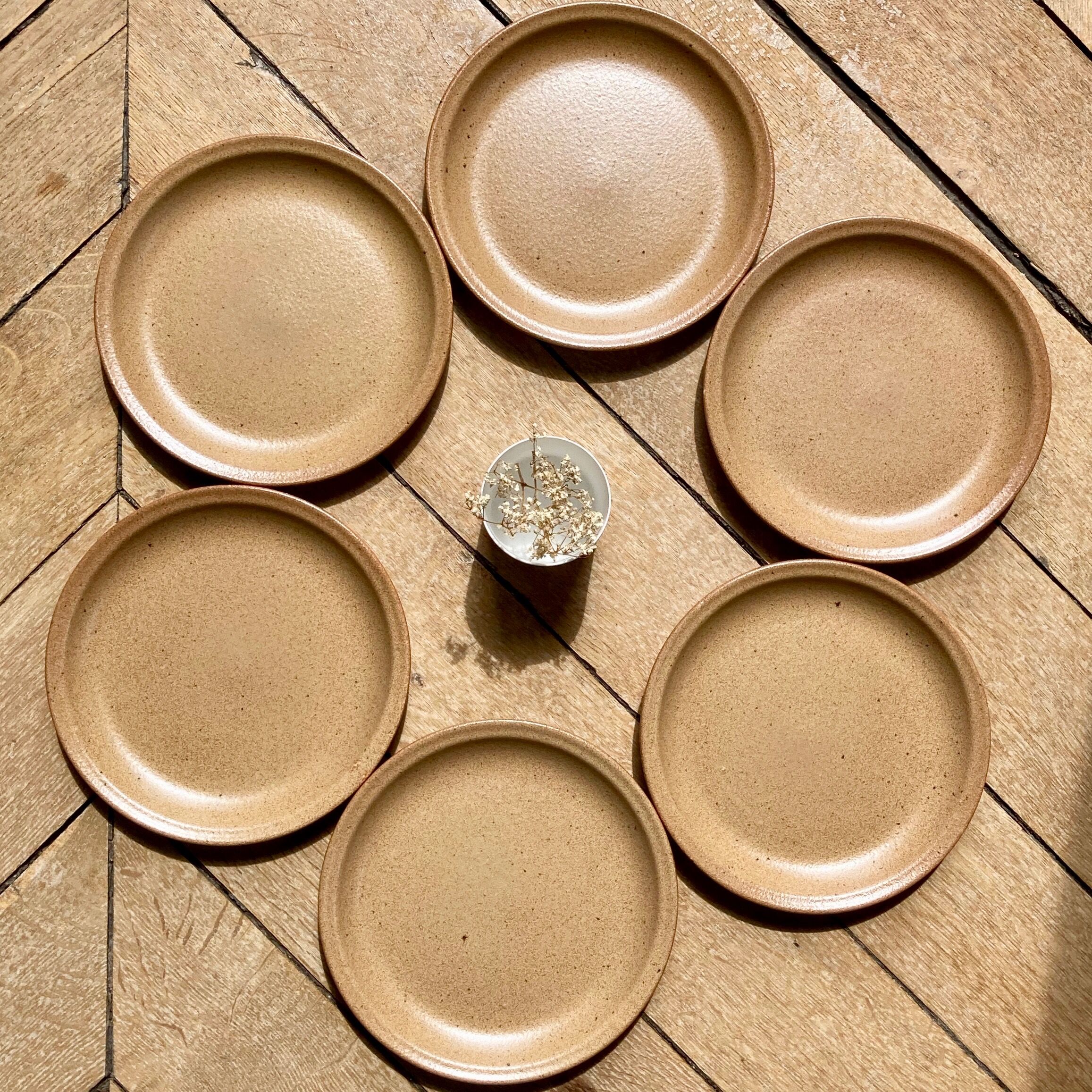 6 dessert plates made of sandstone