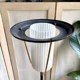 Lampadaire tripode en métal noir et doré et opaline blanche