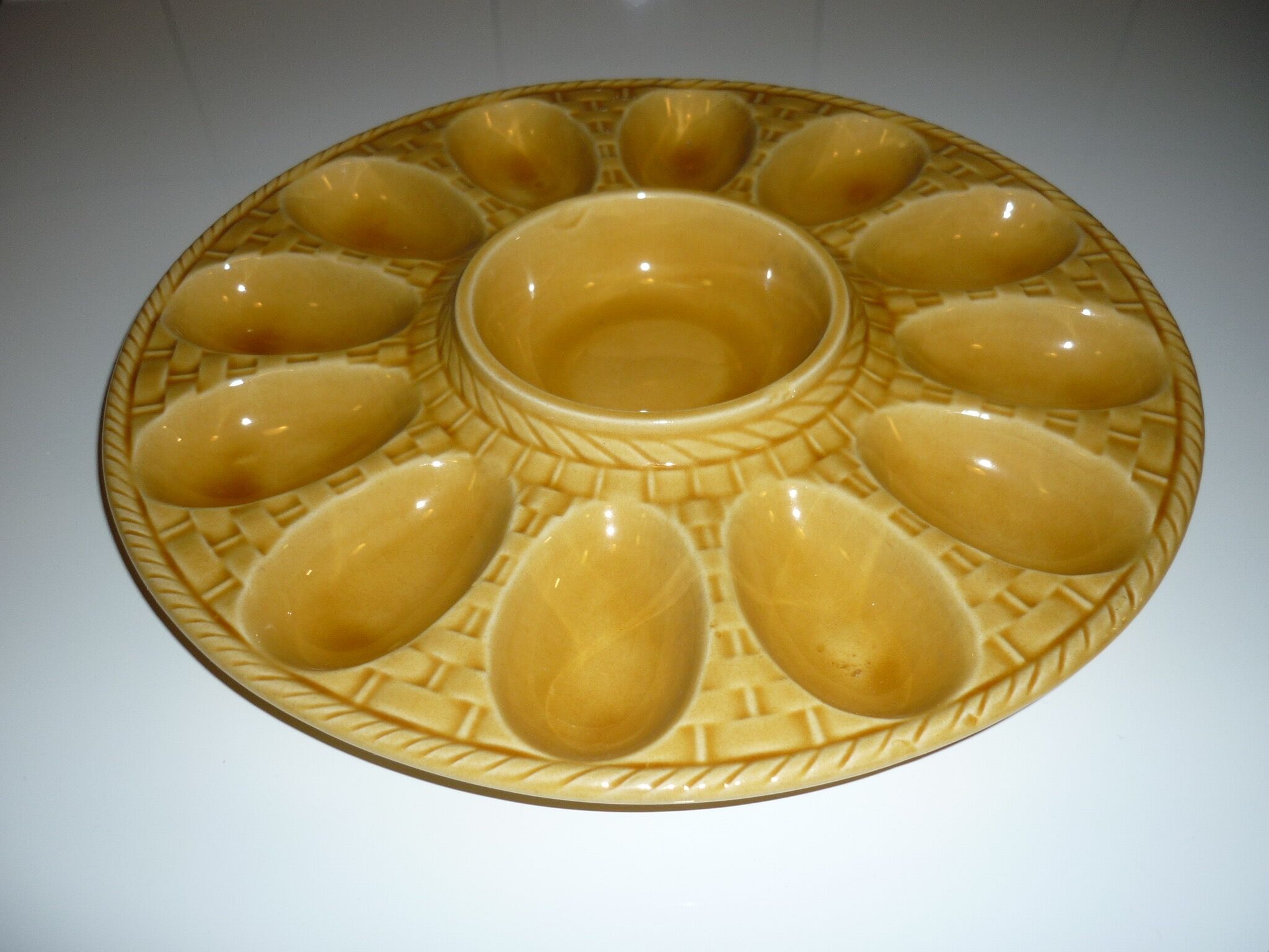 Assiette-plat de présentation pour oeufs