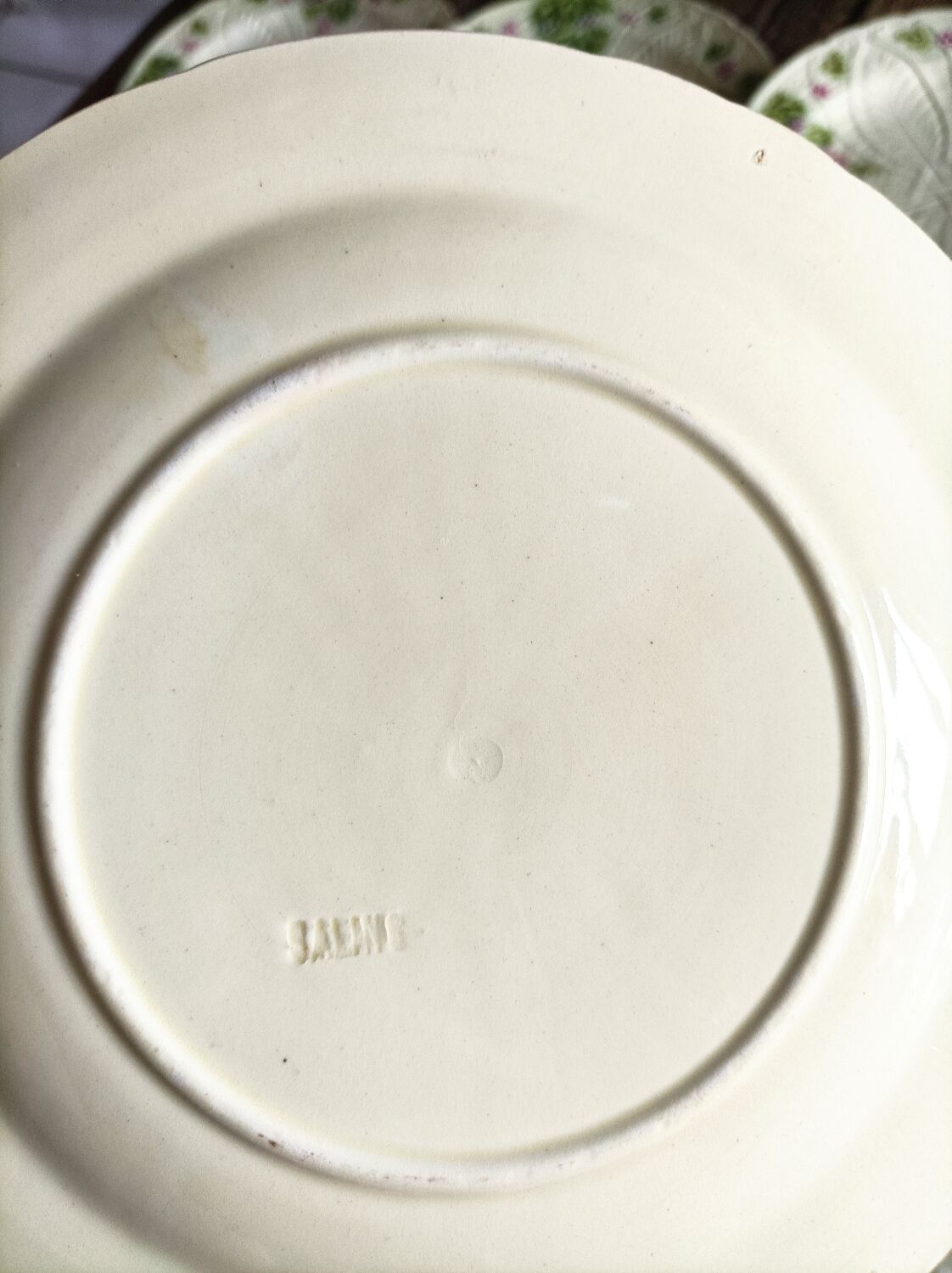 11 dessert plates in slip decorated with grapes Les salins