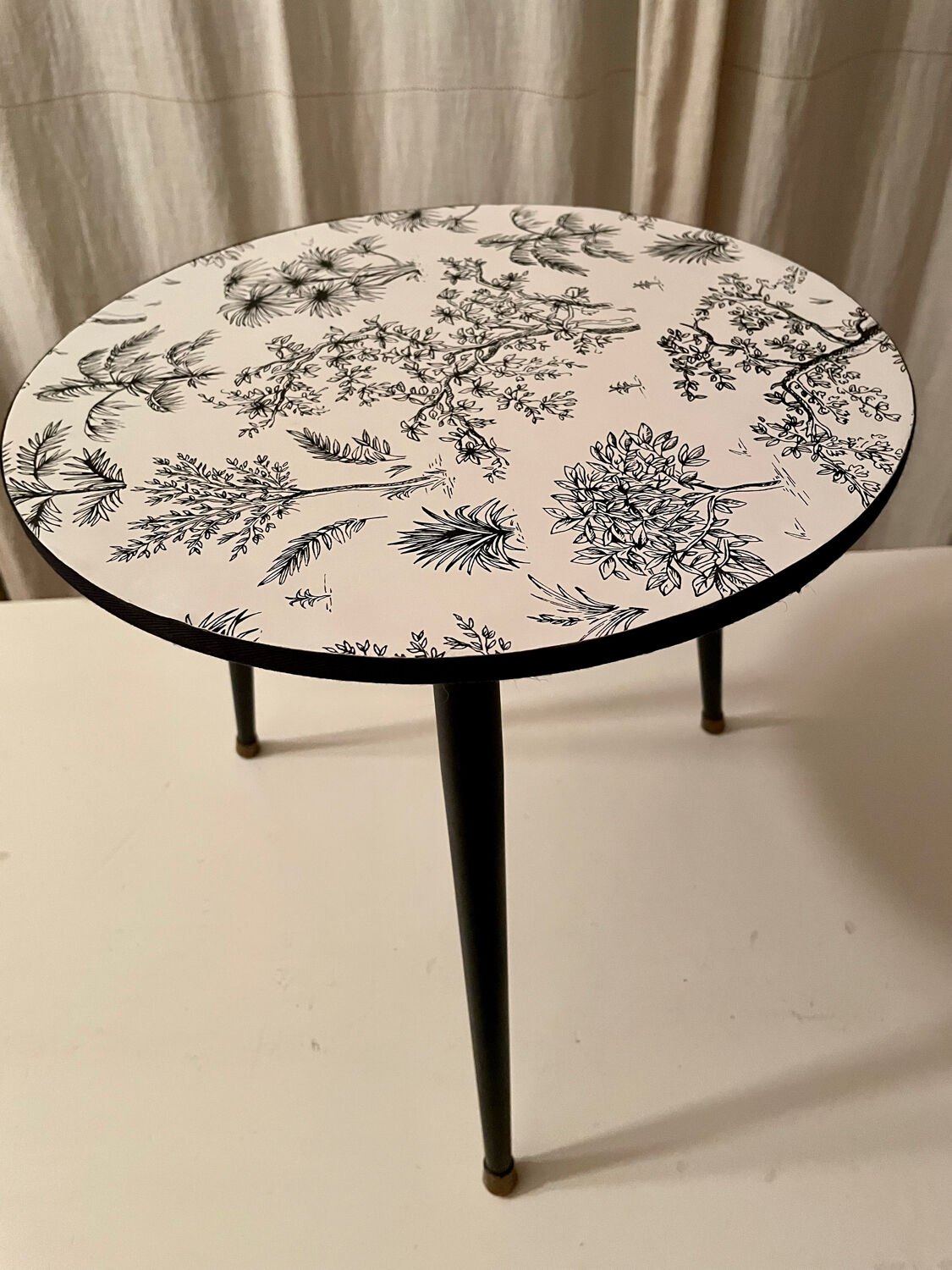 Petite table tripode guéridon