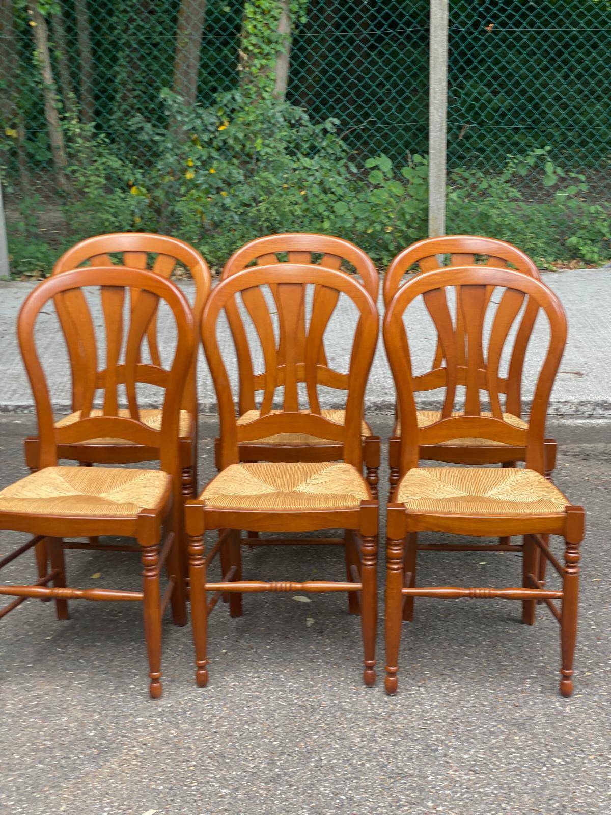 6 country-style chairs in solid cherry wood with rush seats from the 1990s.