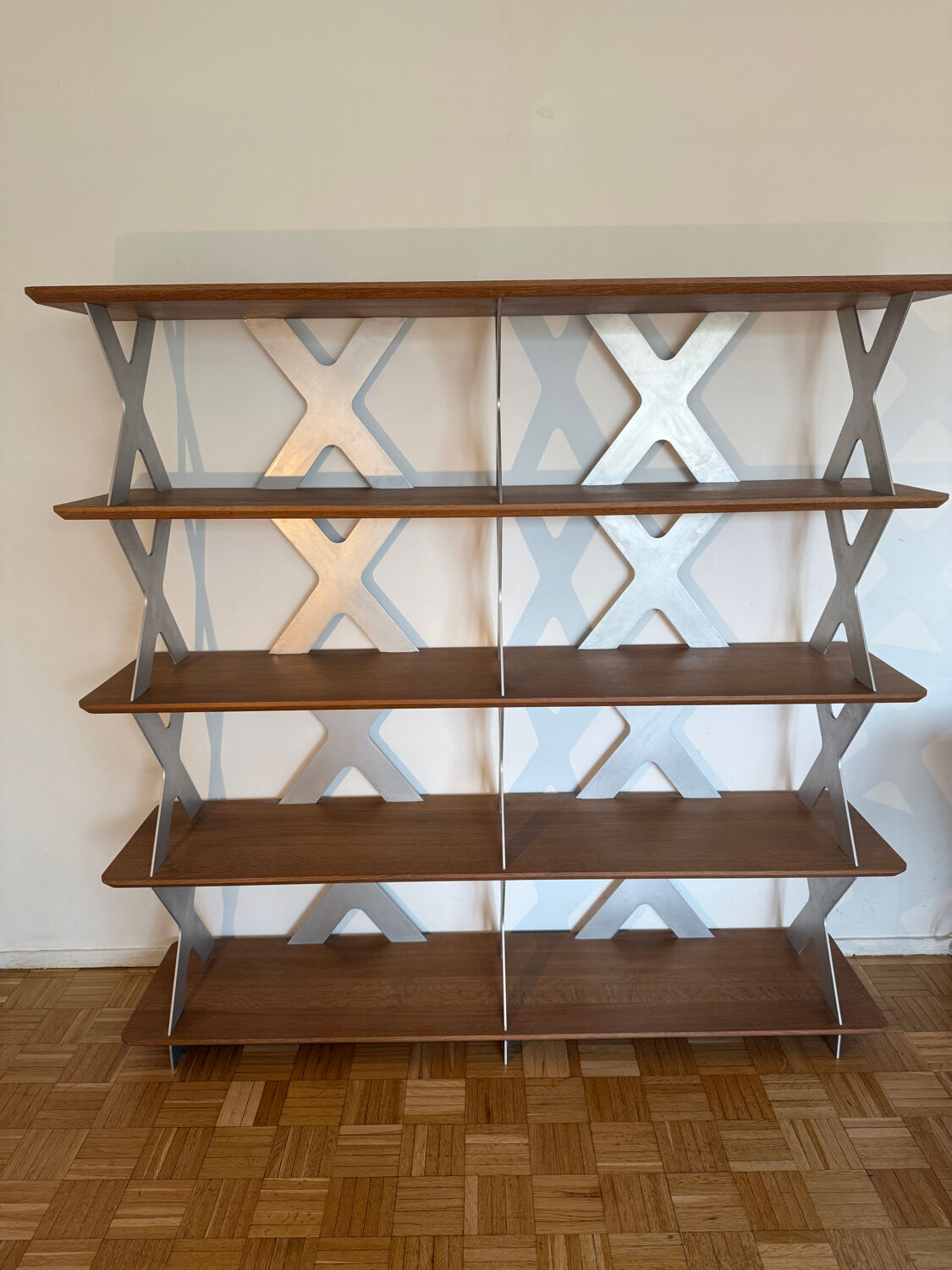 Designer shelf in solid oak and signed aluminium.
