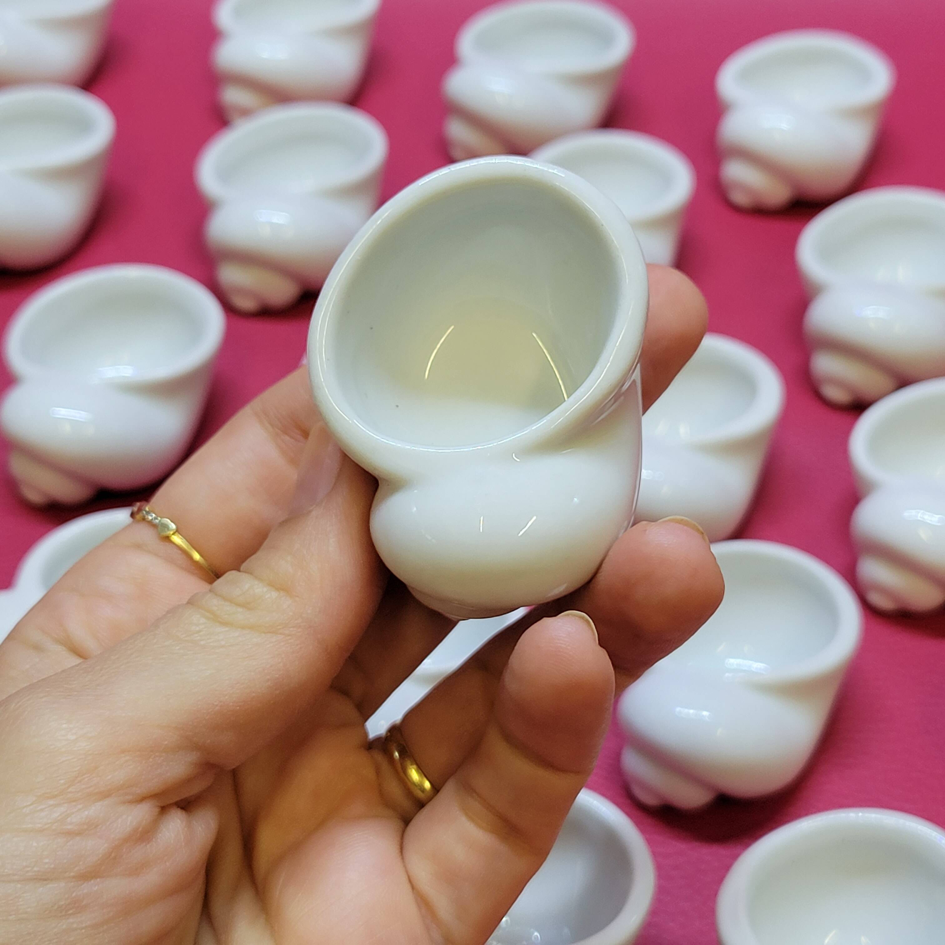 25 Snail Shell Buckets In Vintage White Porcelain