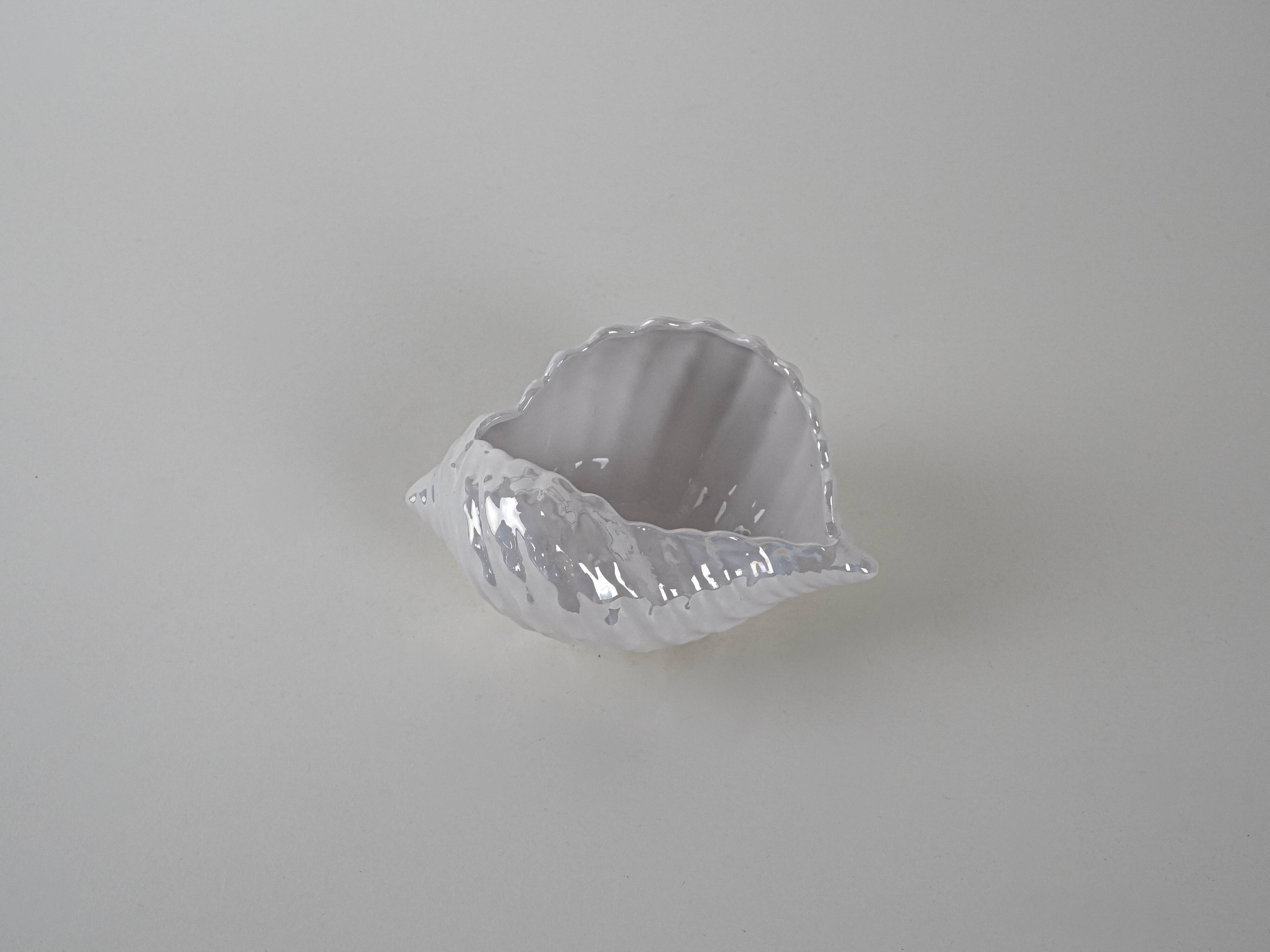 Decorative porcelain seashell, Italian design, 1970s, production: Italy