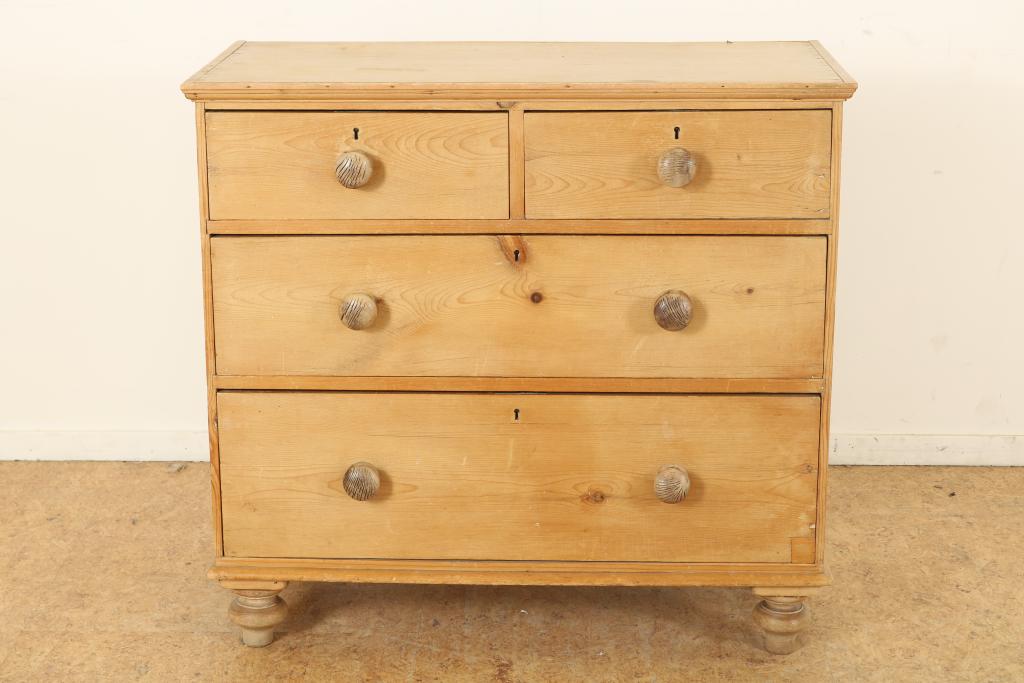 Commode en pin