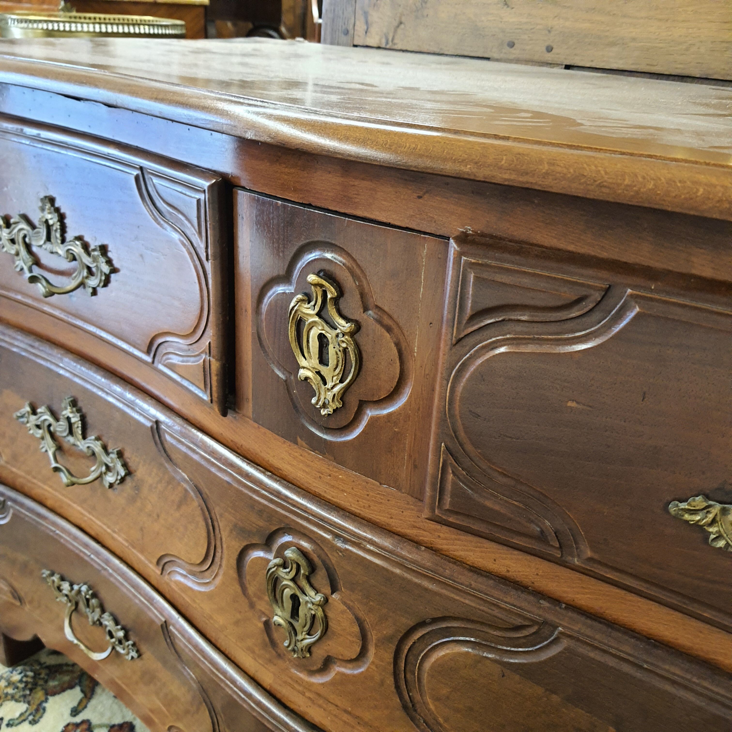 Walnut Regency chest of drawers