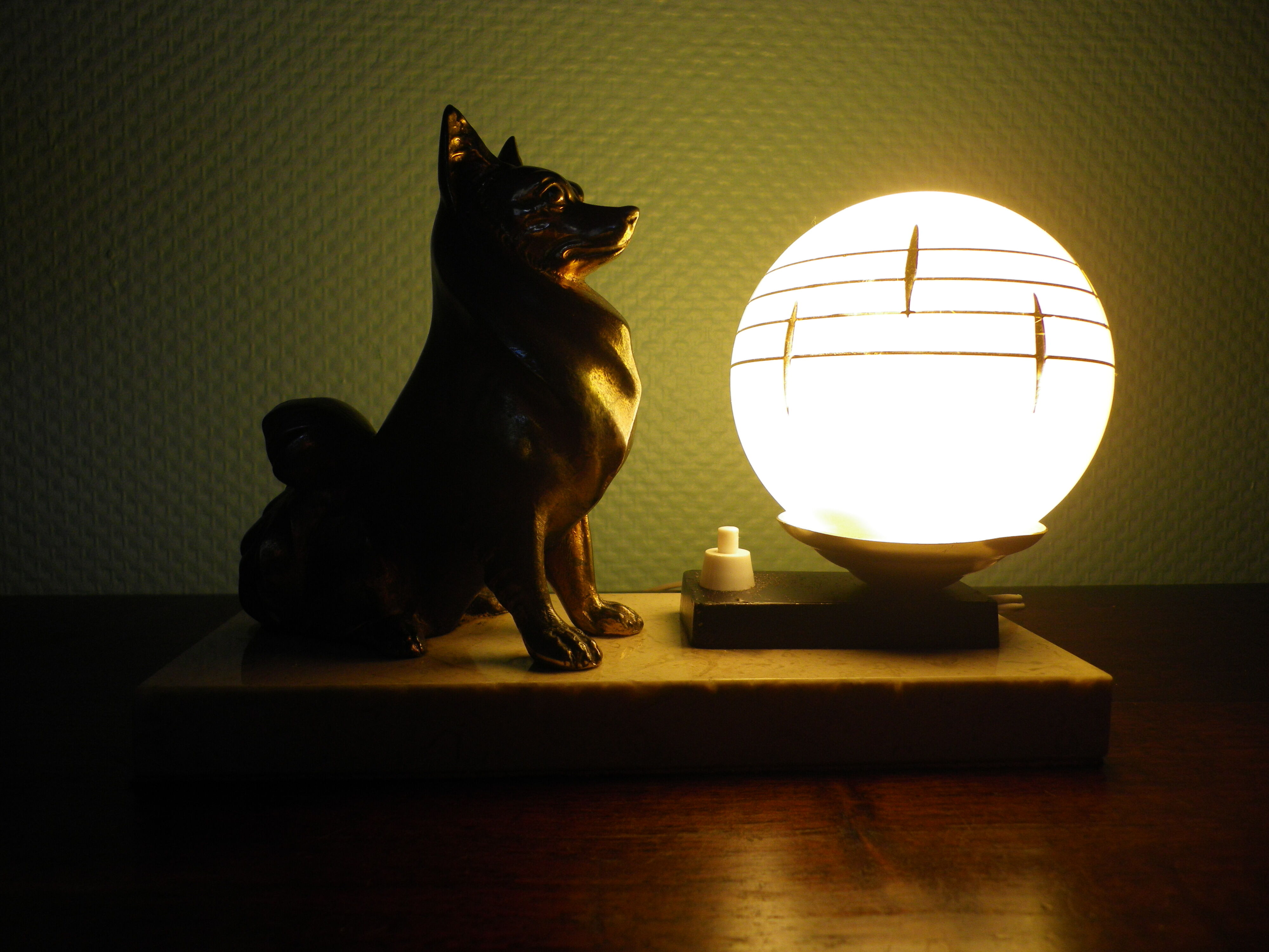 Table lamp, art deco, marble, opaline, bronze patinated metal decoration, switch