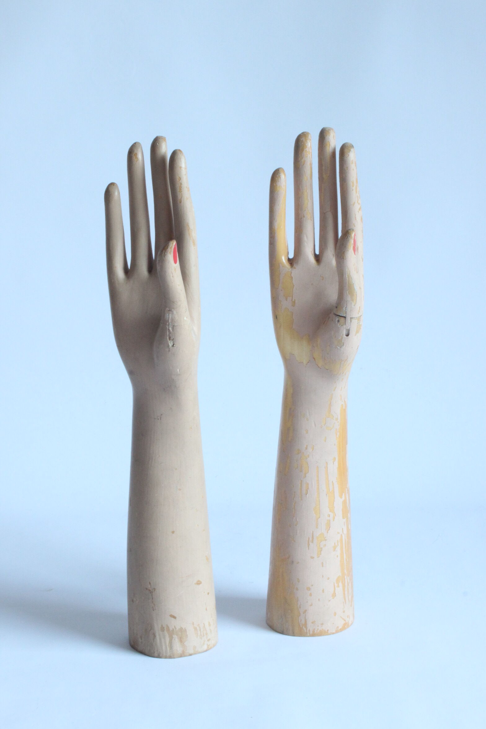 Gants en bois présentoirs de mannequins, années 1930, ensemble de 2.