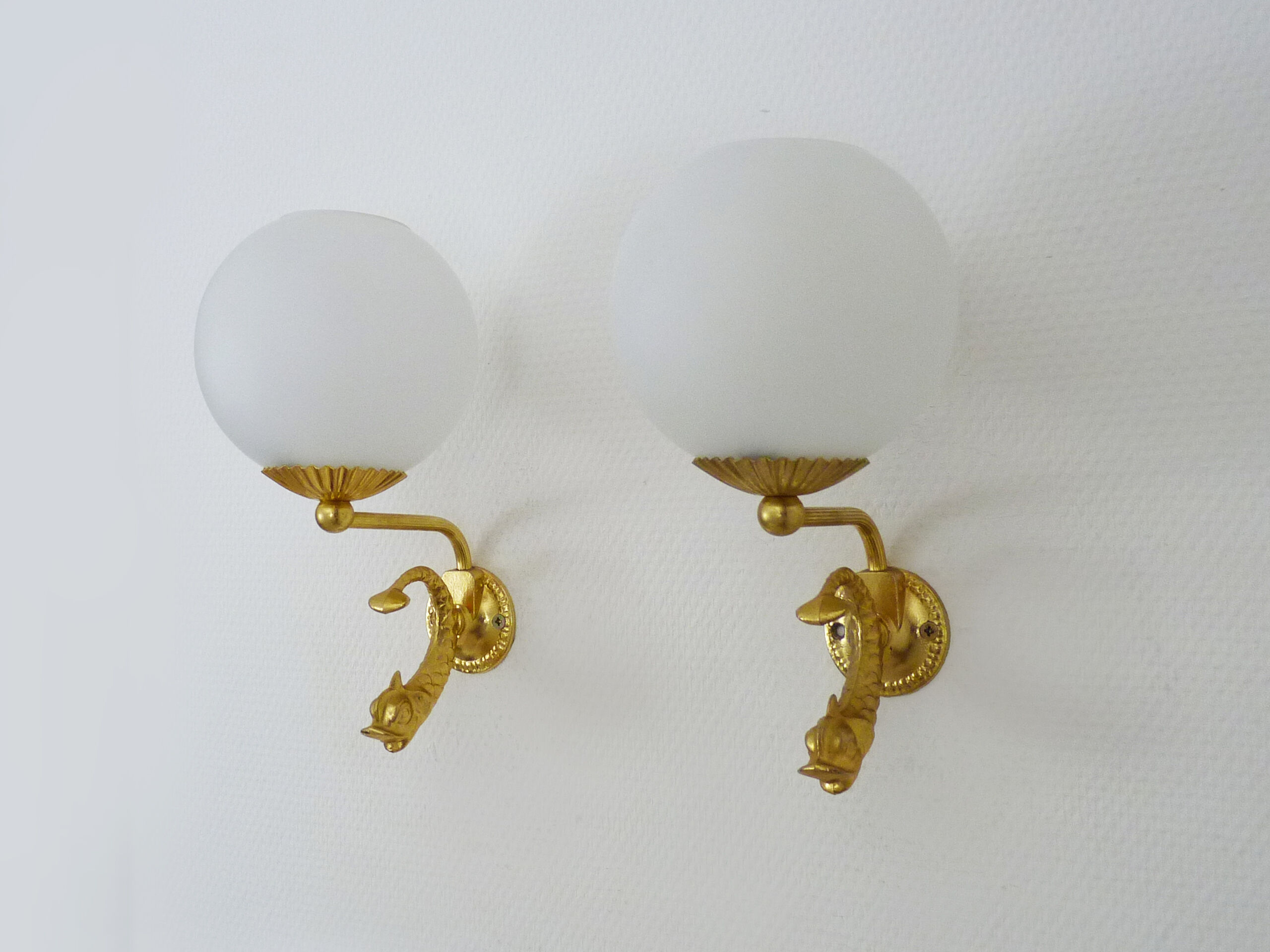 Old pair of wall sconces with carp, brass and globe in white opaline. Year 60
