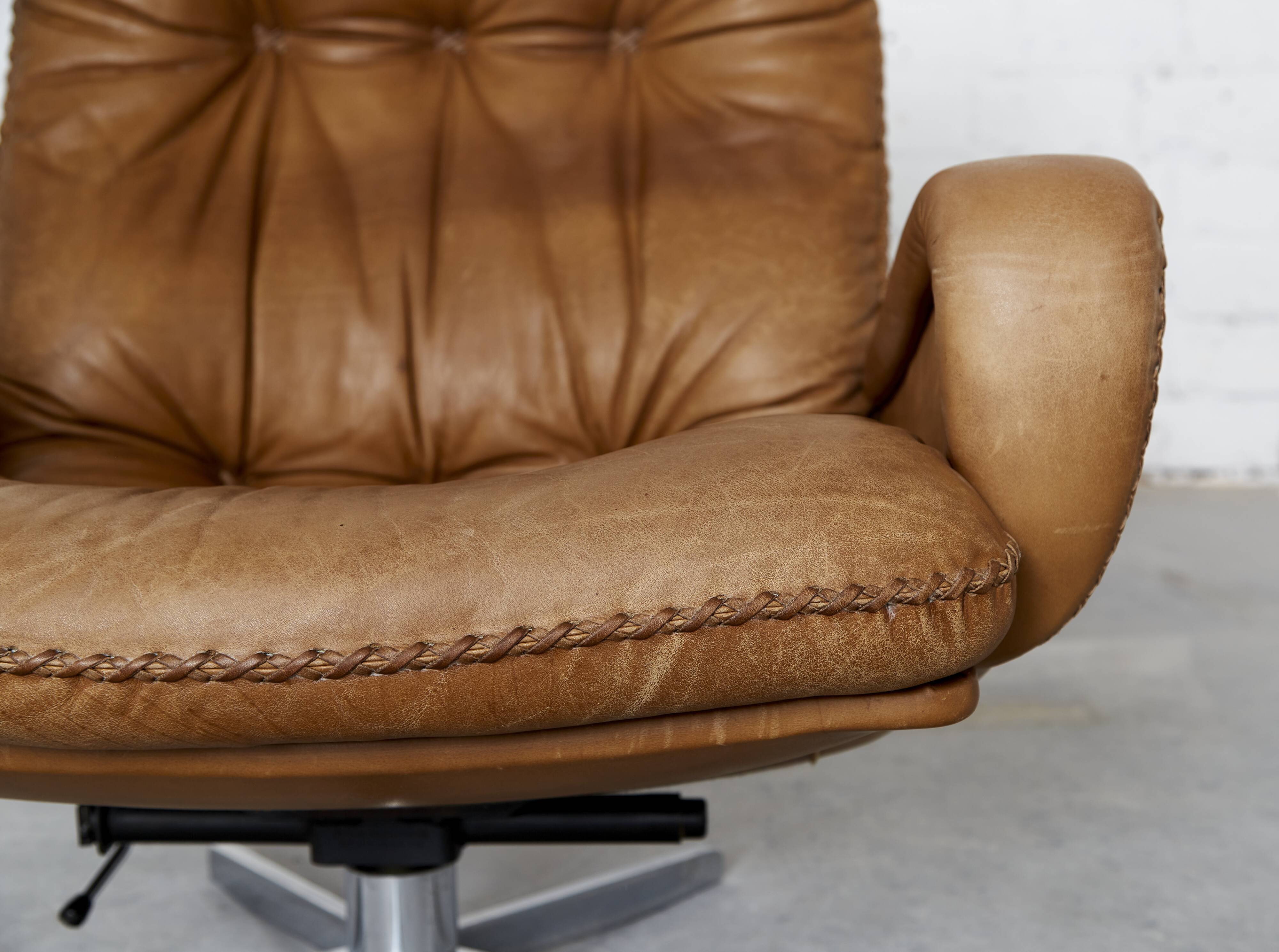 S231 James Bond Swivel Armchair from de Sede, 1960s