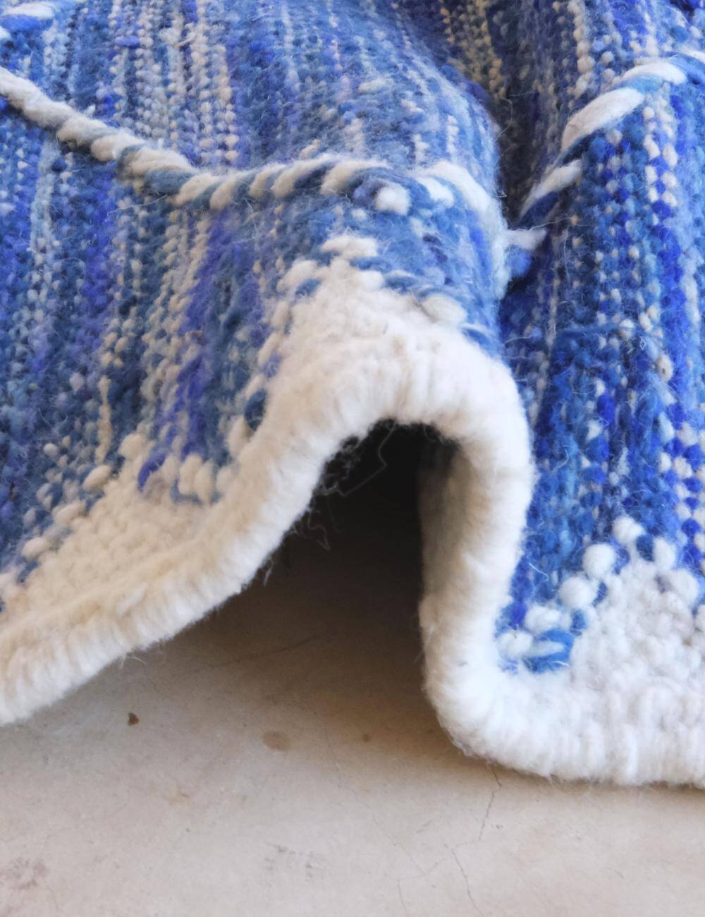 Tapis de couloir bleu
