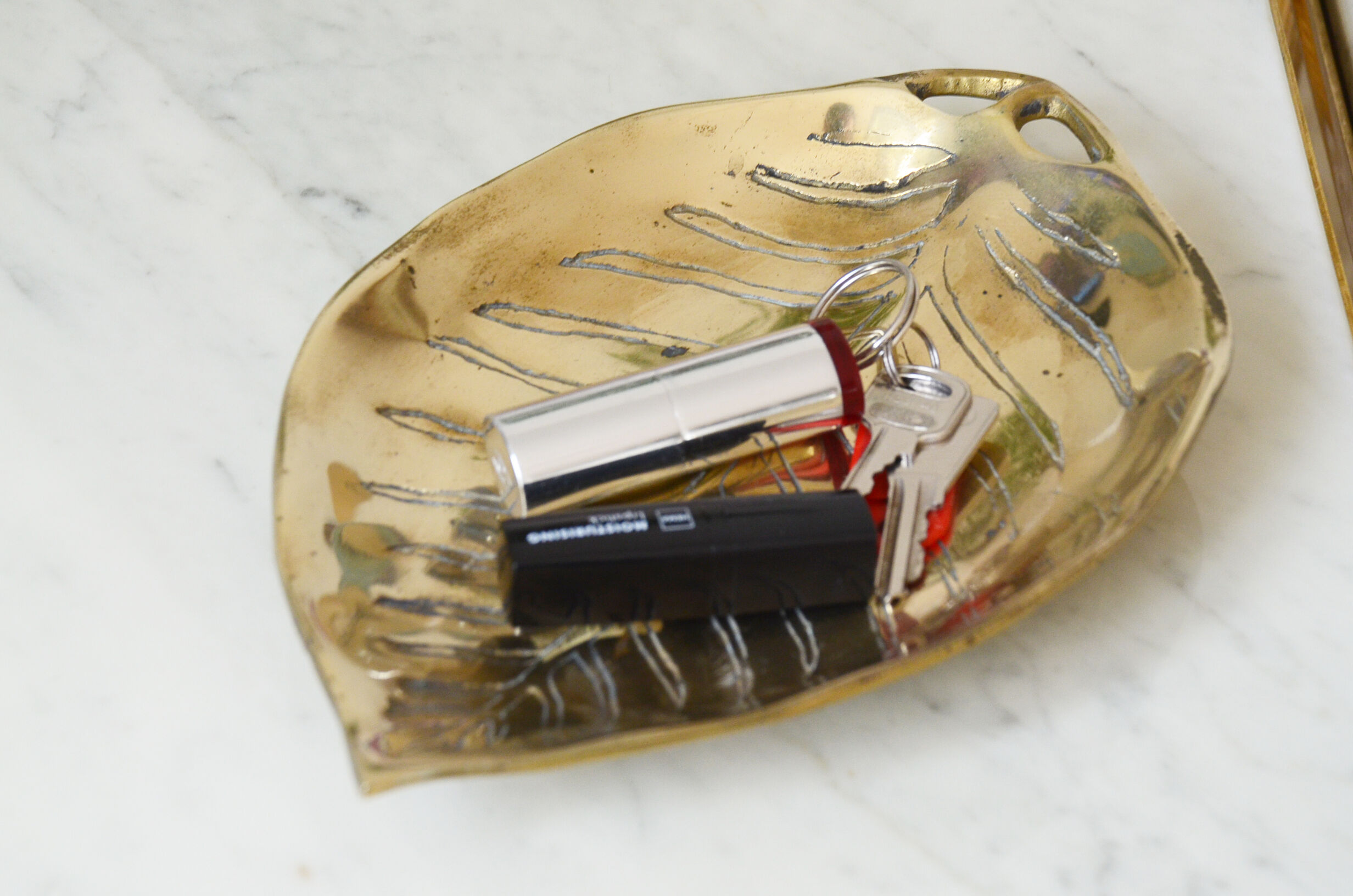 Vide-poche feuille en bronze années 60