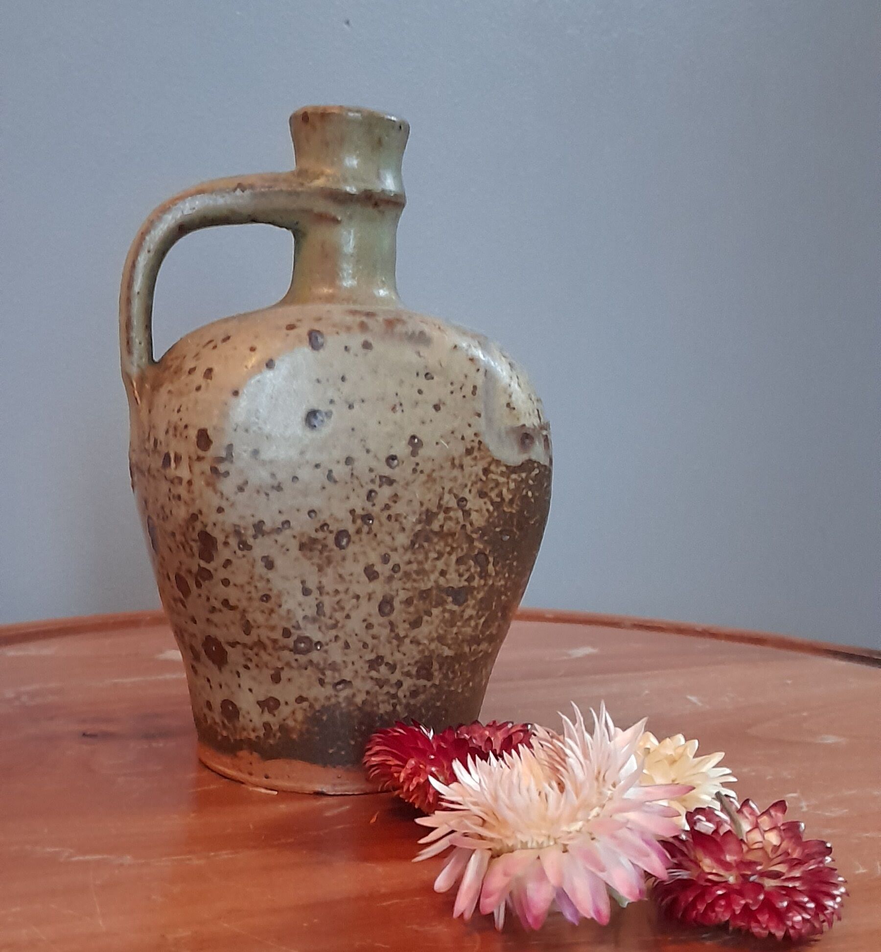 Pichet cruche en grès pyrité brun brut et épuré mid century