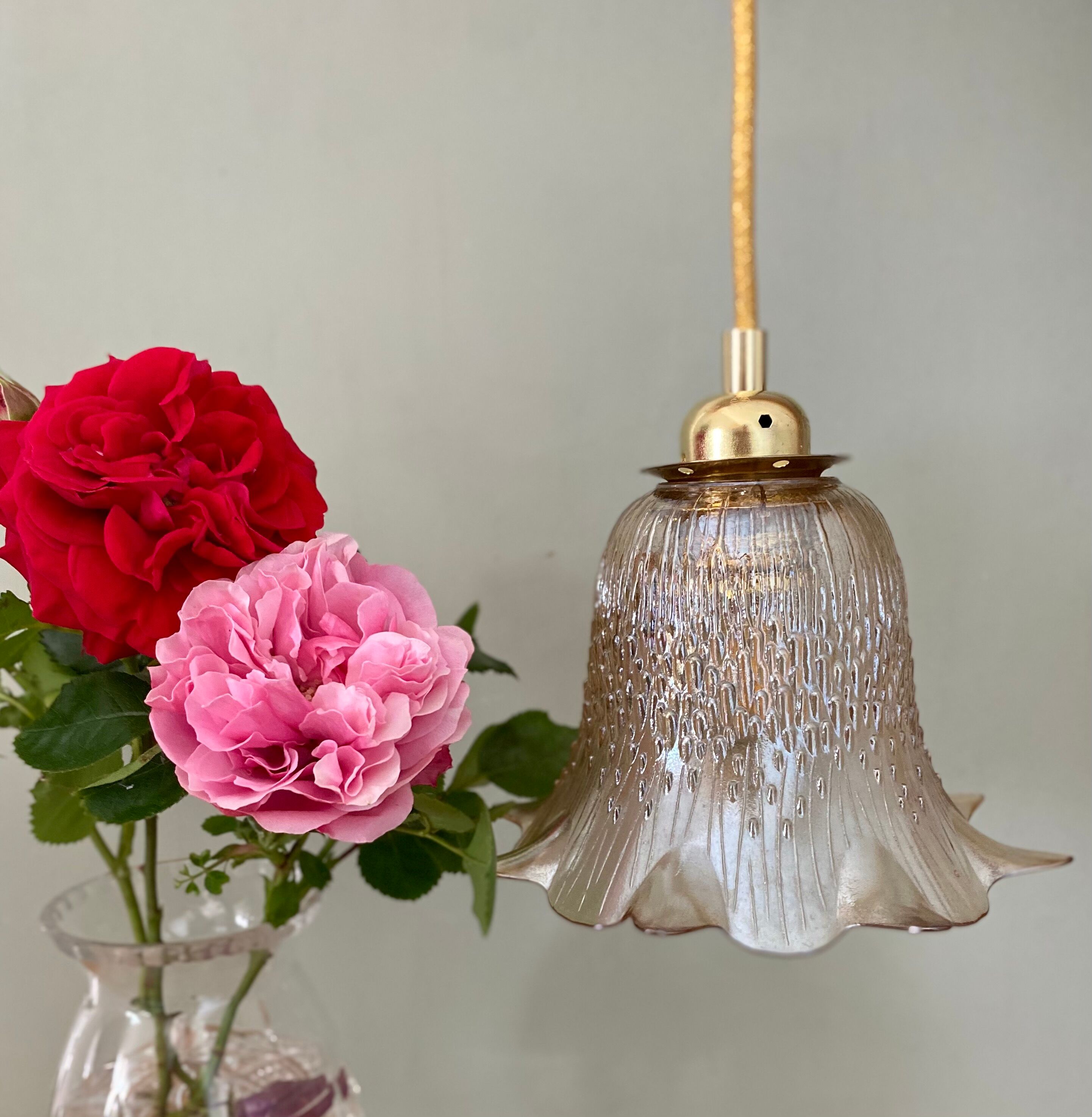 Vintage tulip ride in amber and pearlescent glass