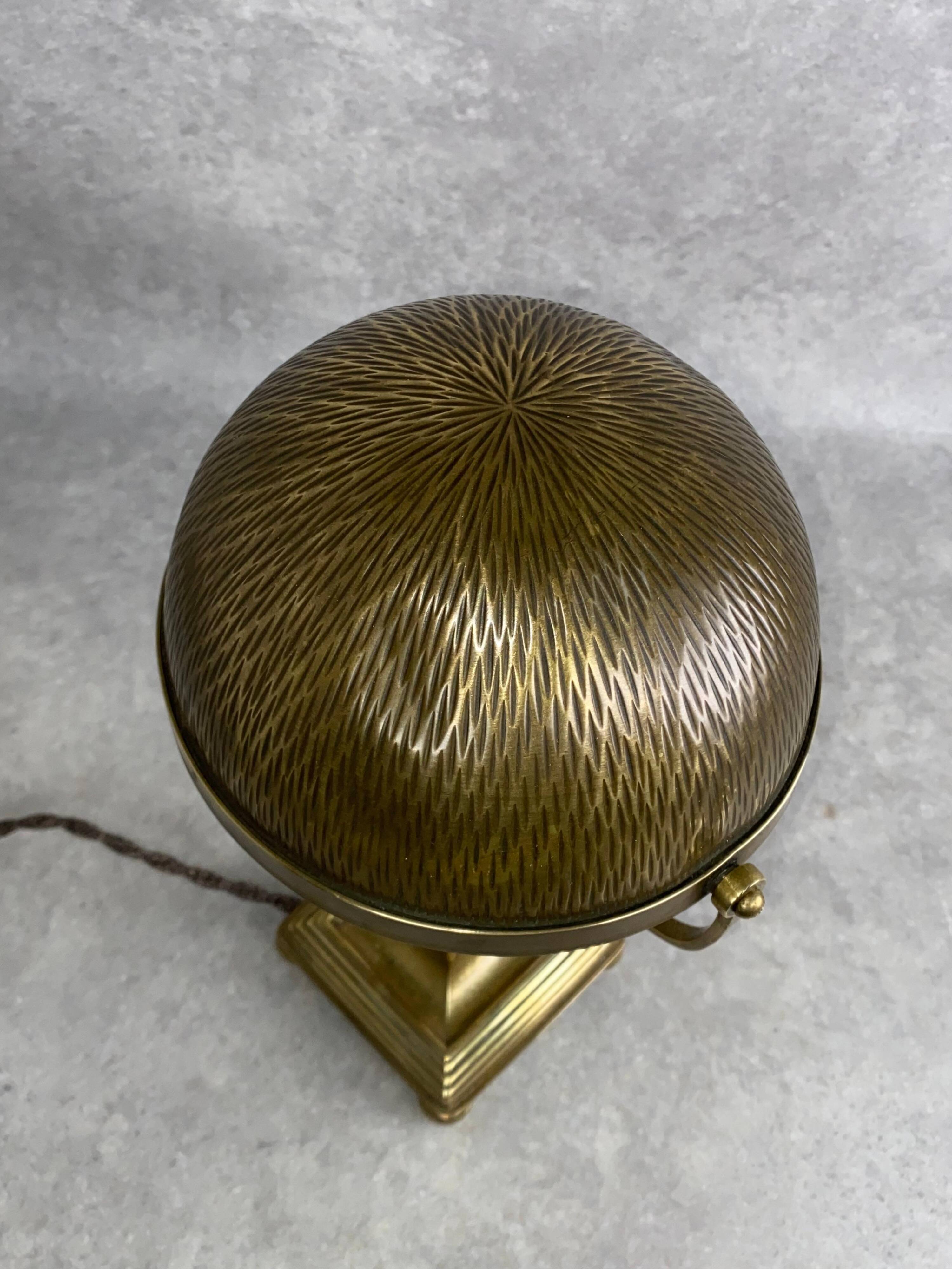 Lampe de table en laiton dans le style de la sécession viennoise