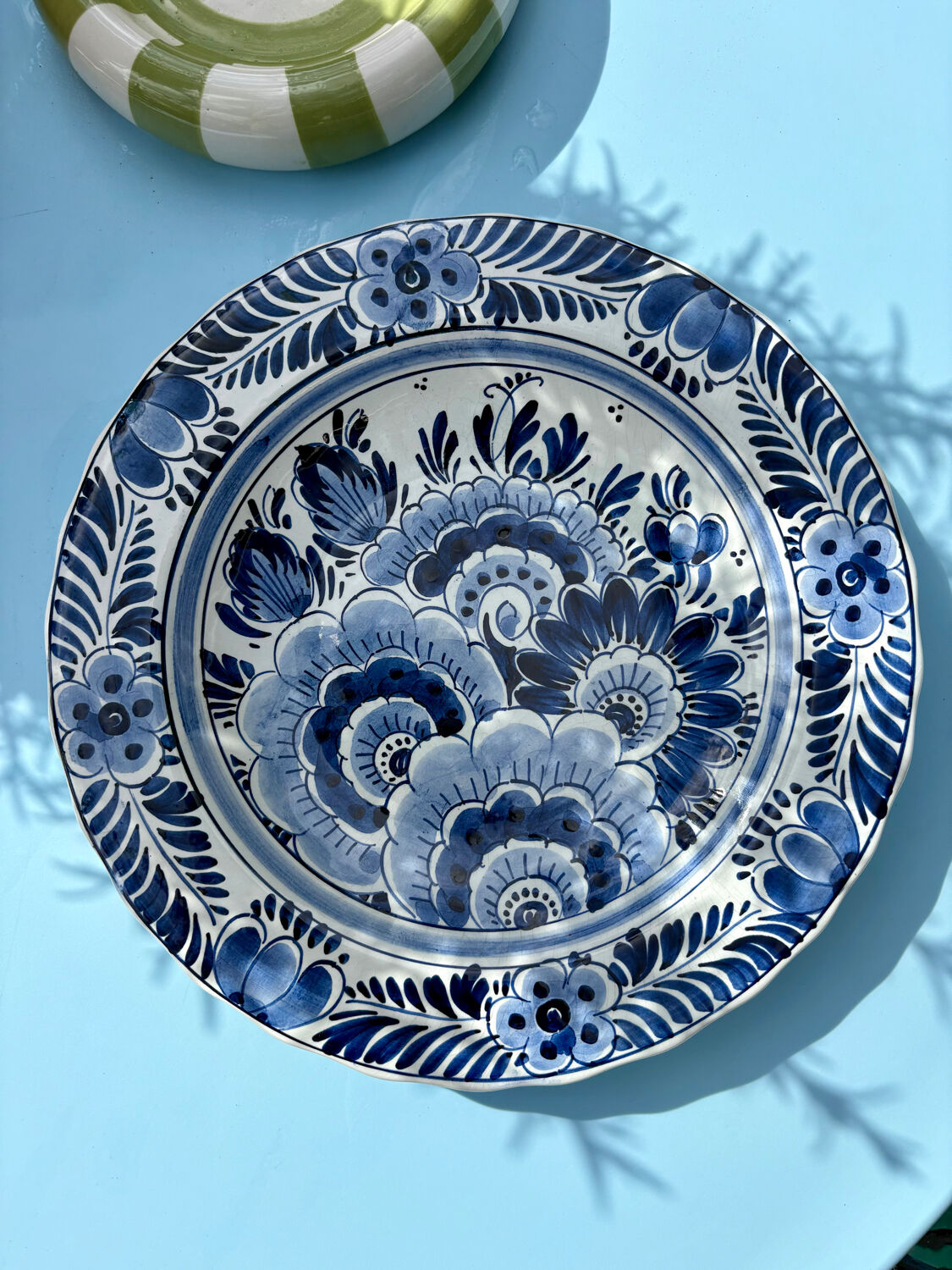 Delftware plate – Hand-painted floral decoration