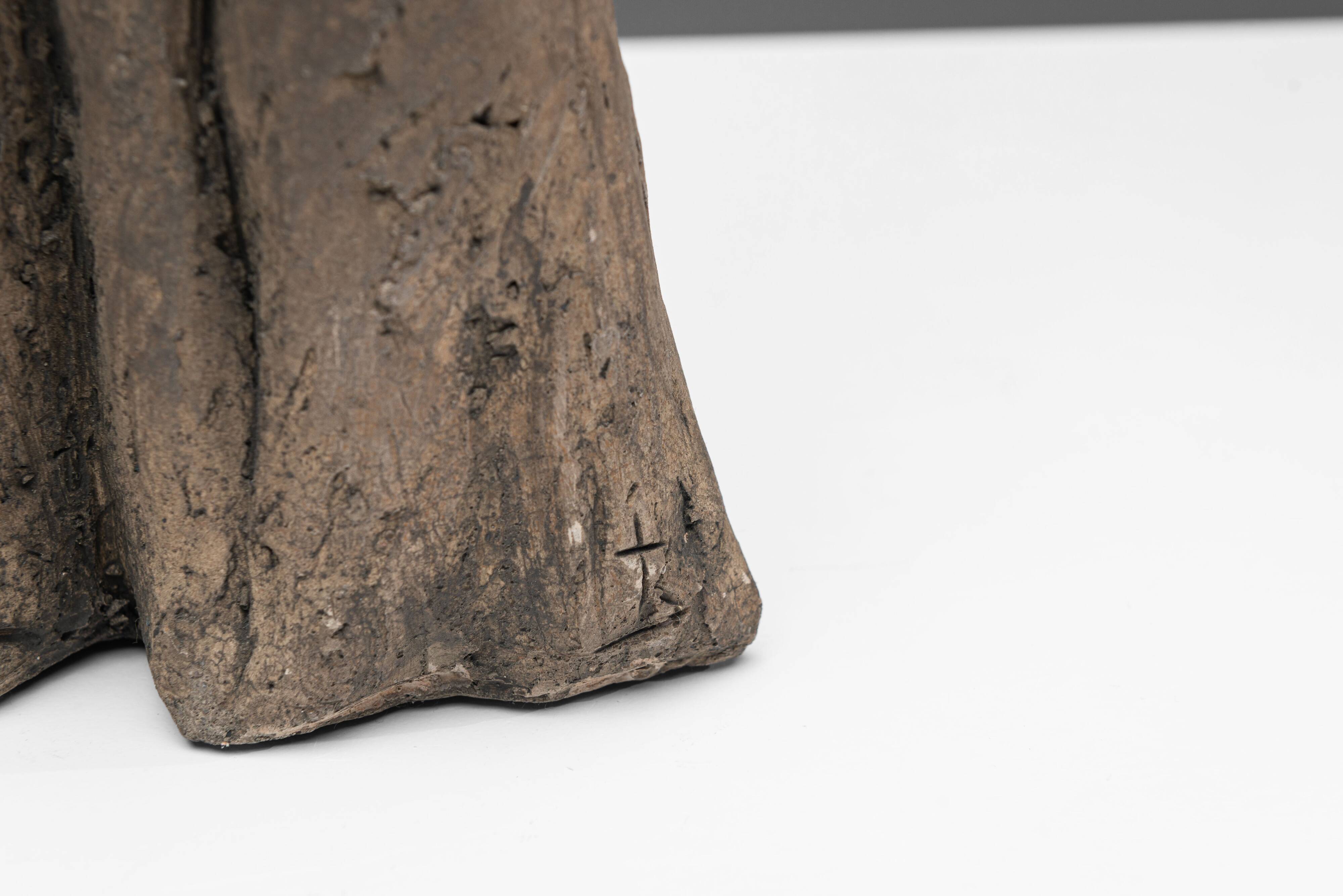 Groupe sculptural abstrait de six figures féminines