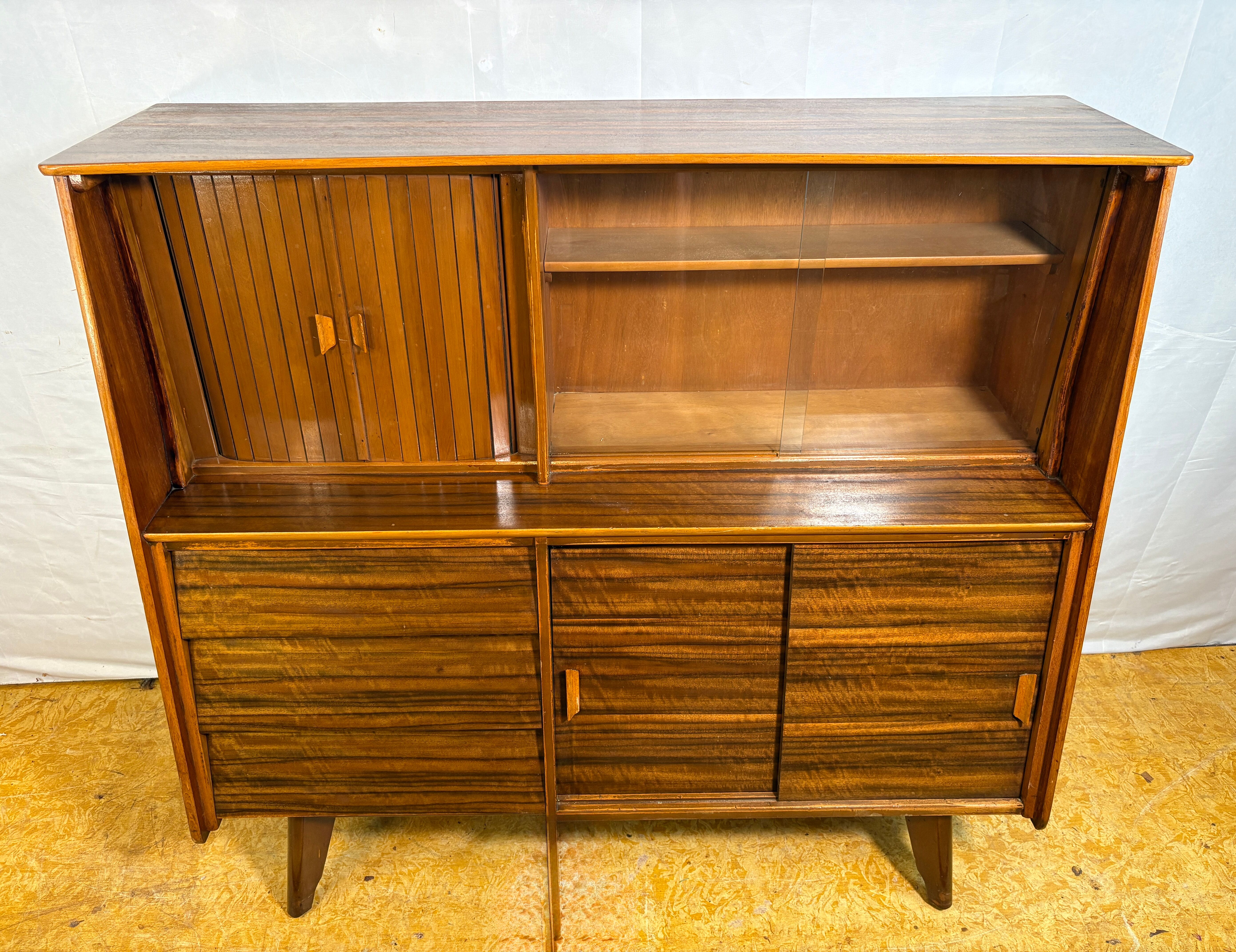 Mid Century Retro Vintage Walnut Sideboard / Drinks Cabinet by F.D. Welters
