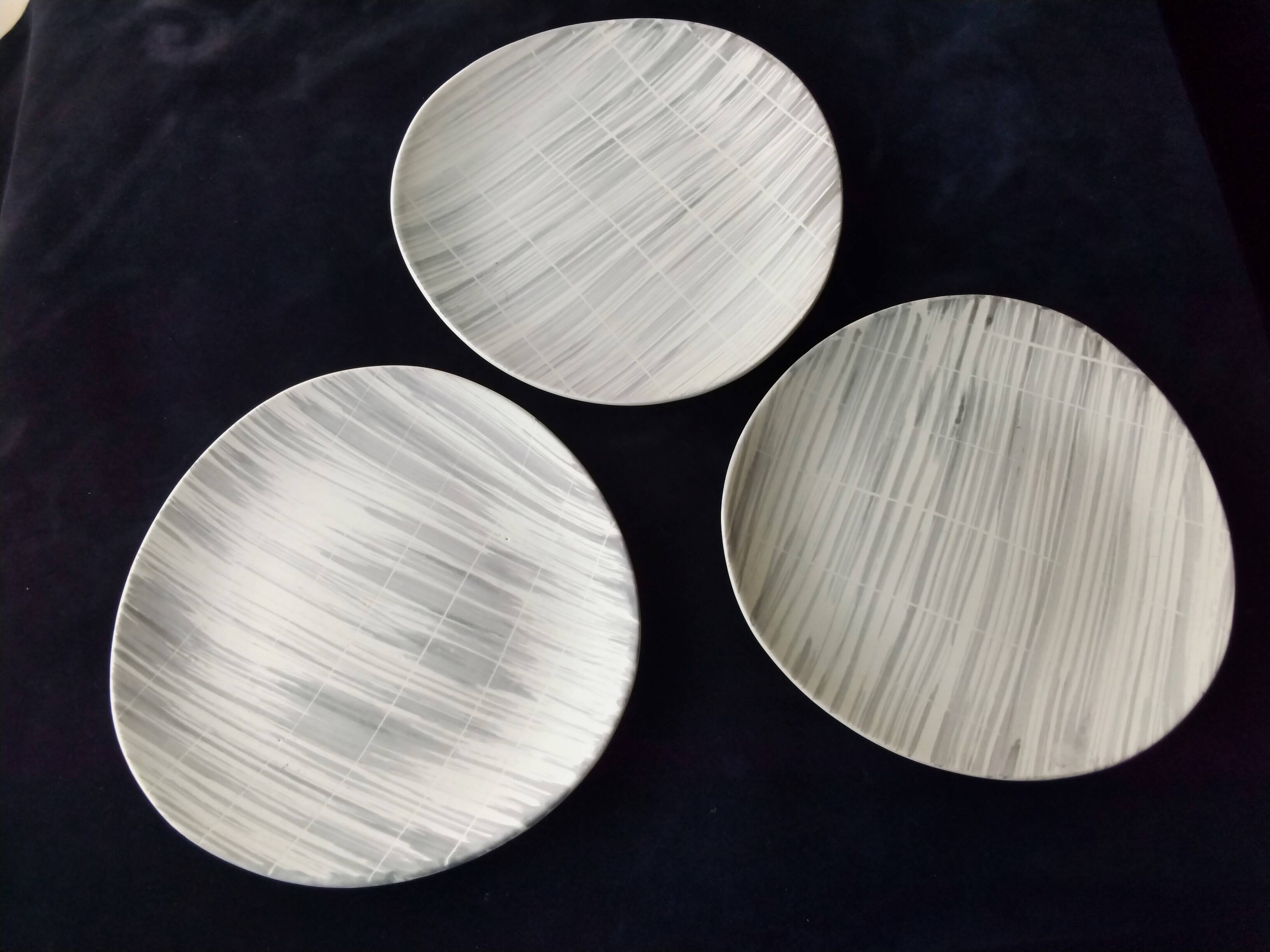 3 Niderviller ceramic dinner plates, Voile model