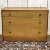 English chest of drawers from the 70s in mahogany
