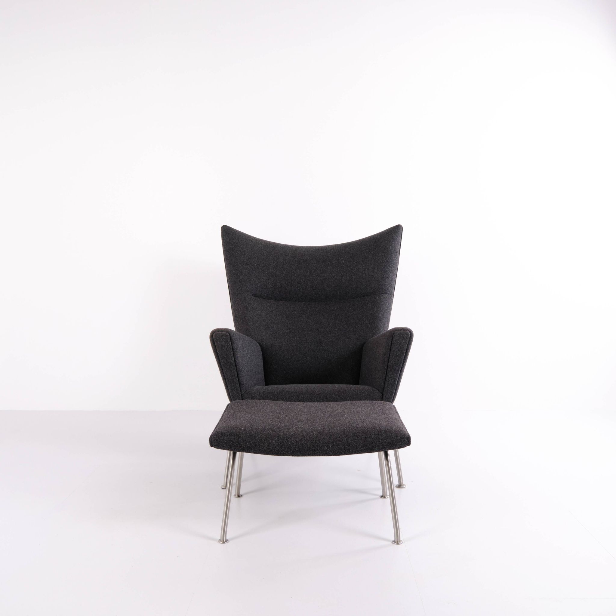 Wingchair – Hans J. Wegner – Model CH445 – Carl Hansen & Søn – Grey Hallingdal – With Footstool