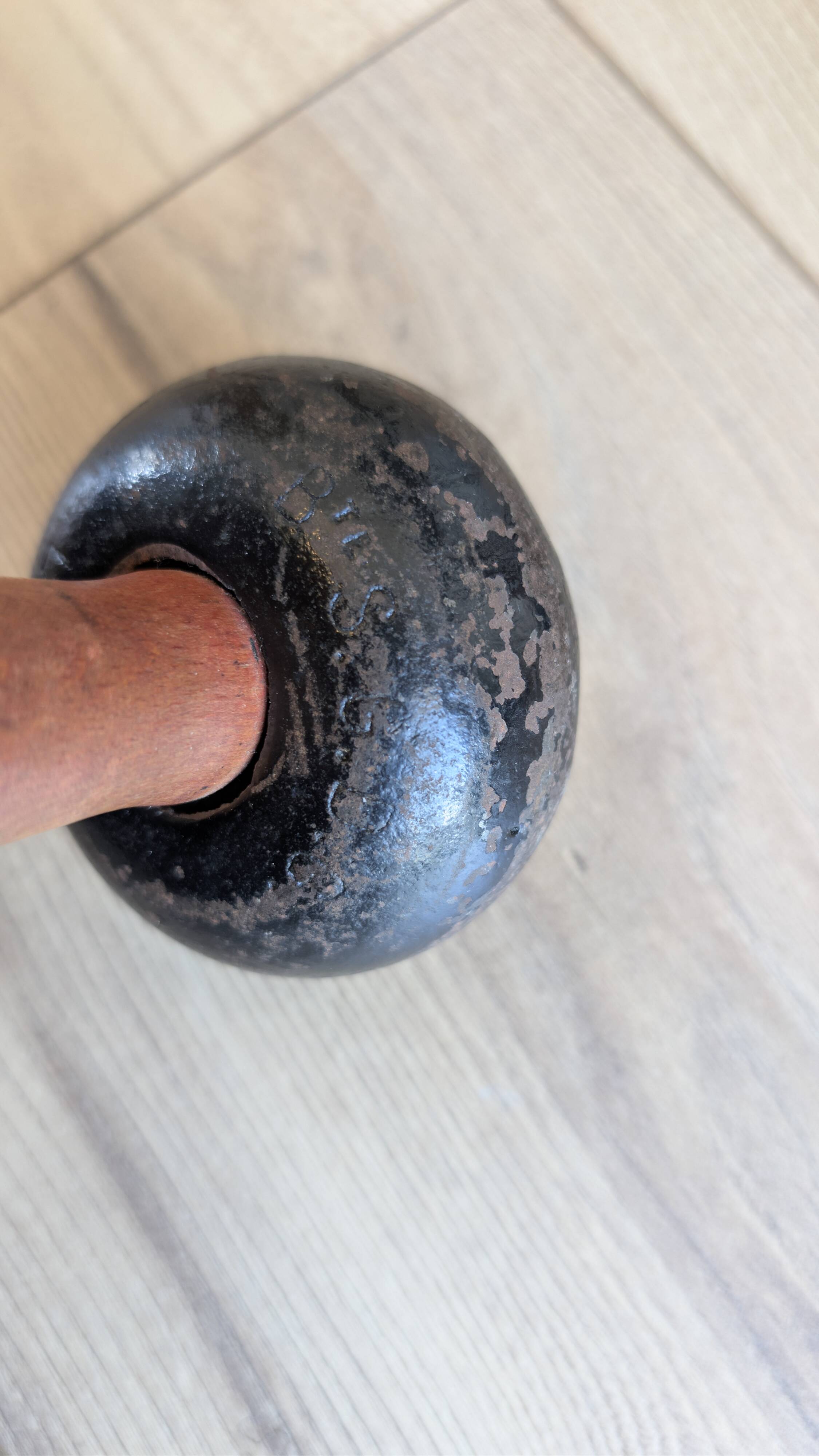 Vintage 2 kg cast iron and wood dumbbell set