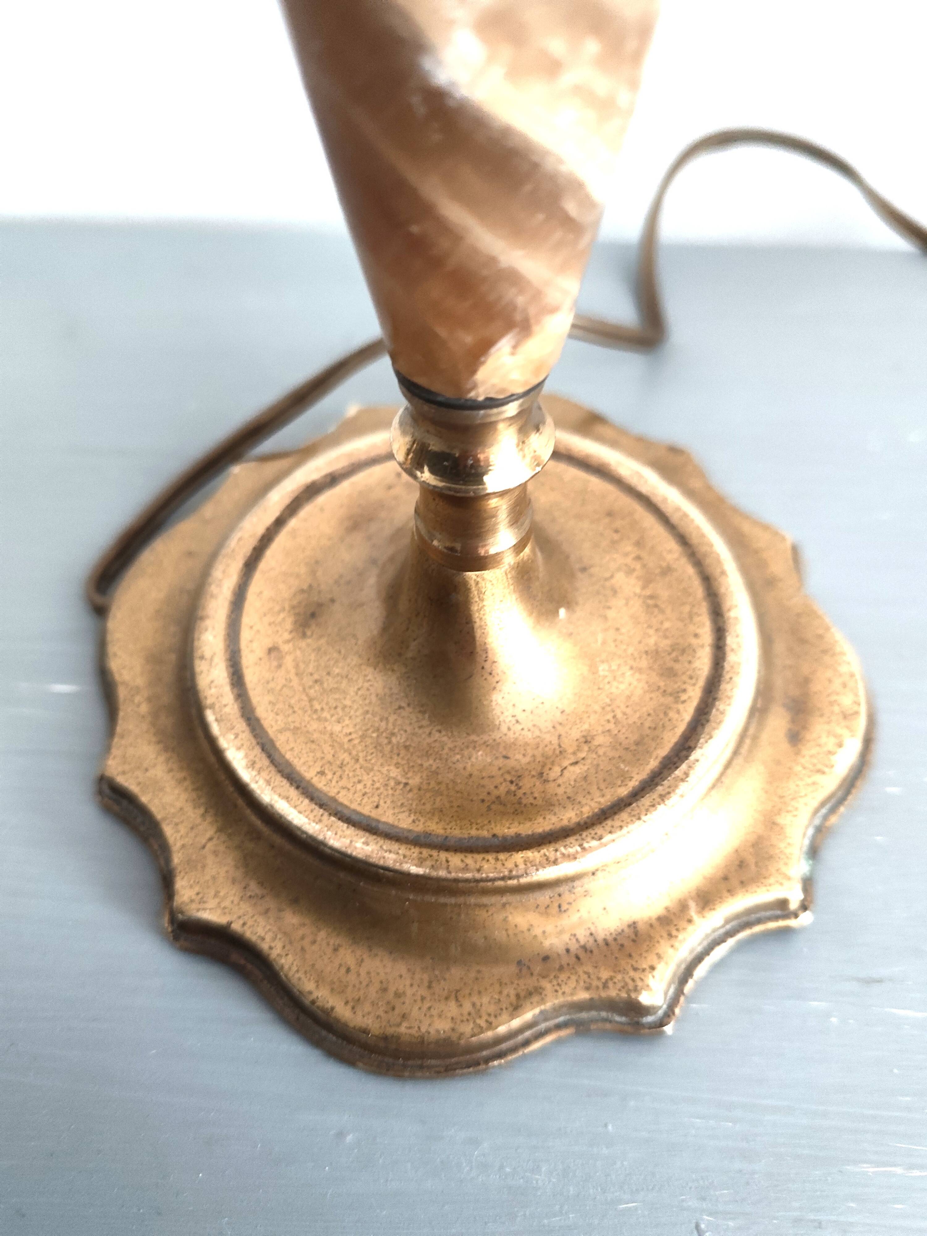 Art Nouveau lamp in alabaster and gilded metal