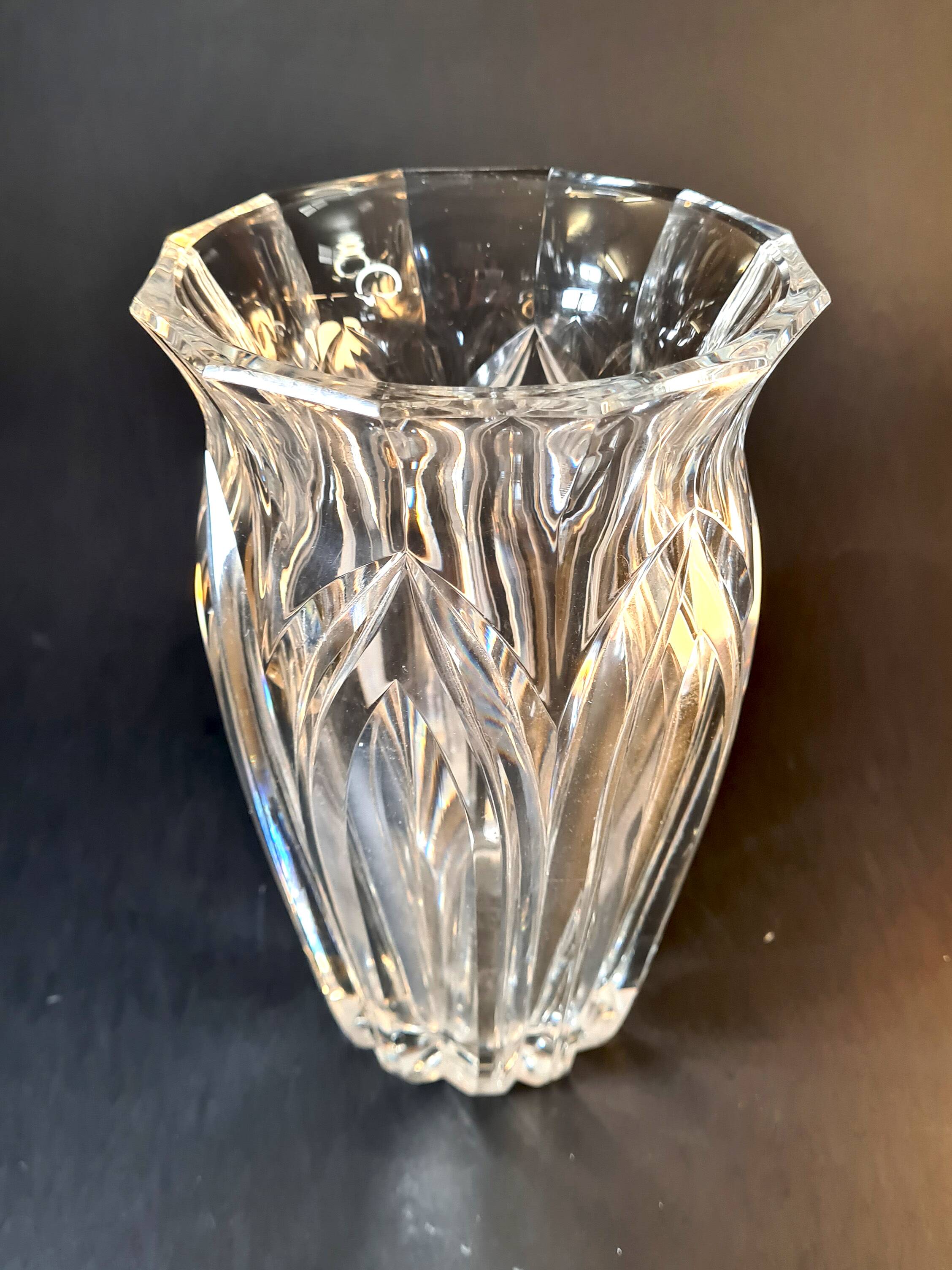 Cut crystal vase – Timeless elegance