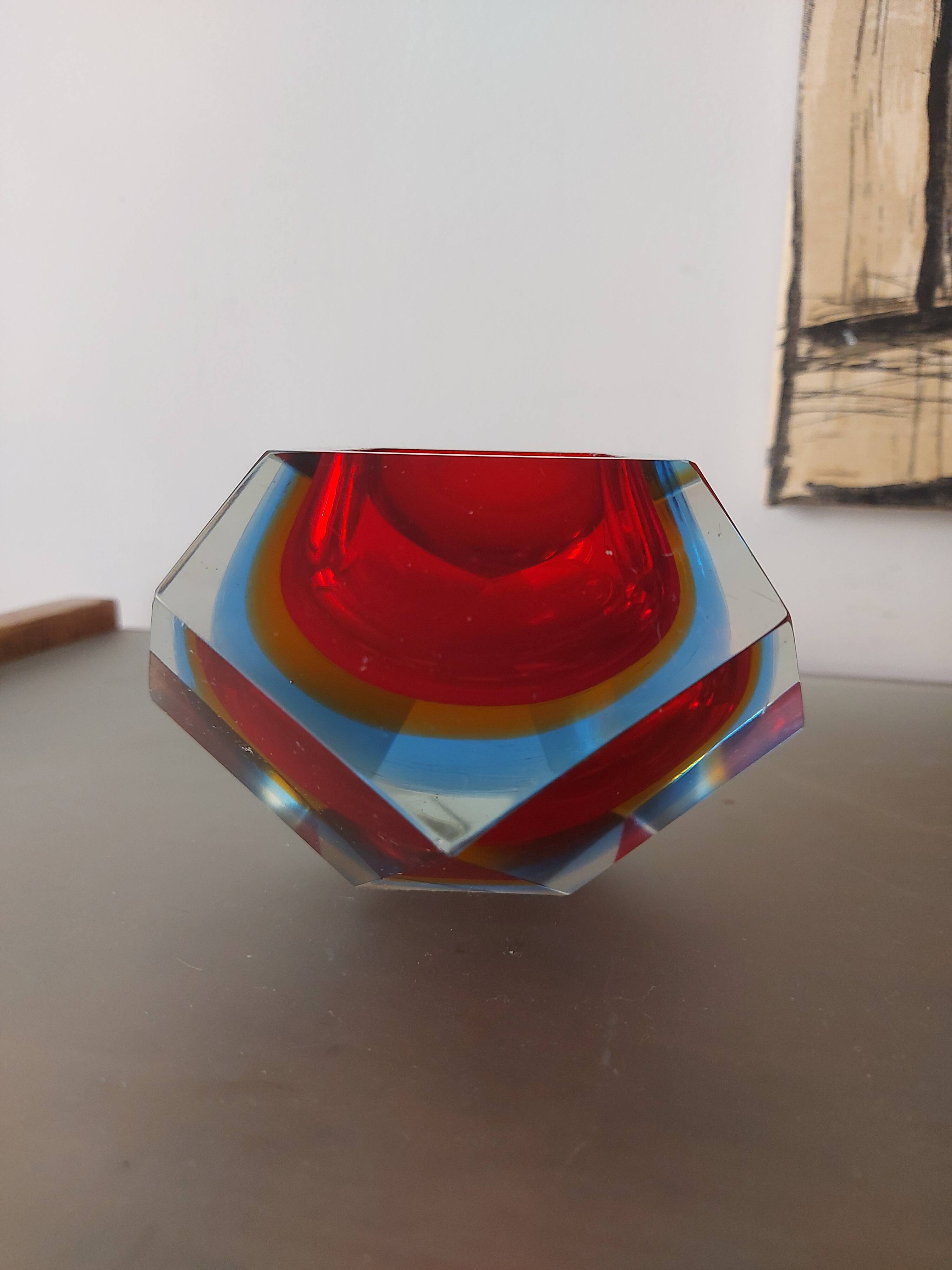 Empty pocket in Murano glass