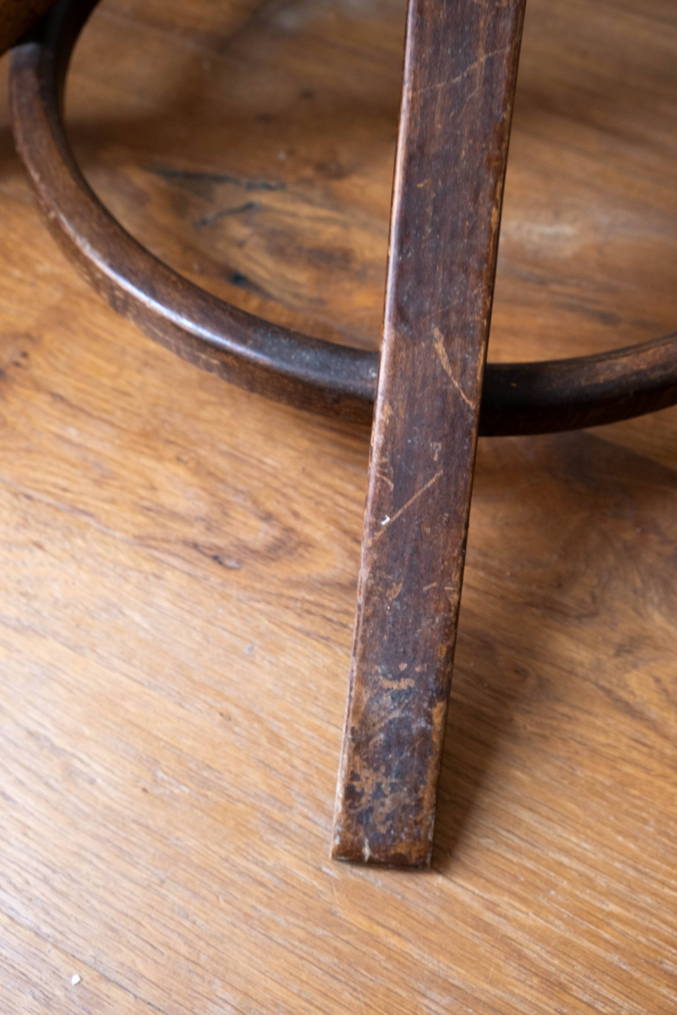 Baumann swivel parrot coat rack, dark wood.