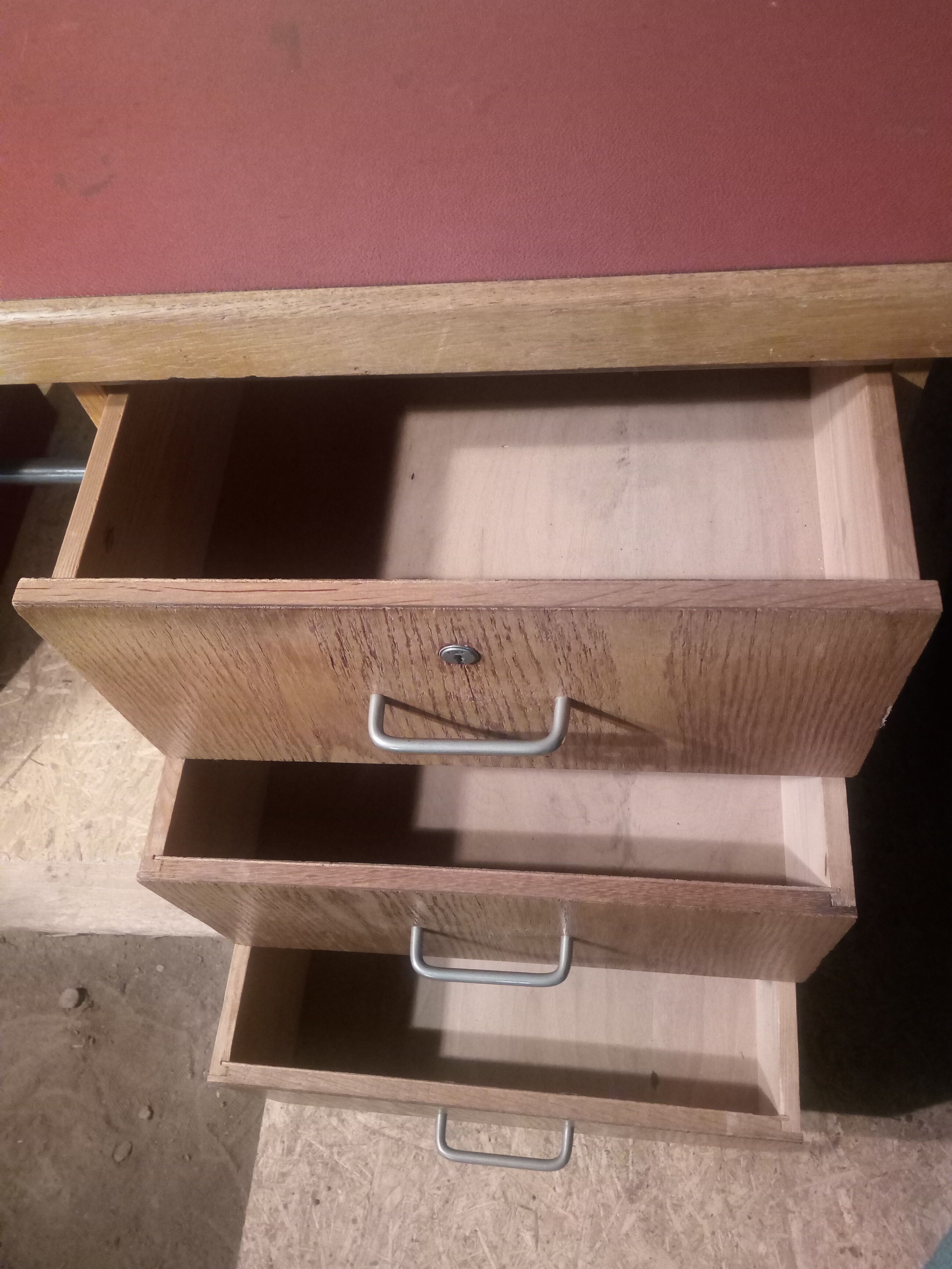 Vintage 50's 60's. Office in oak and red moleskine. TBE