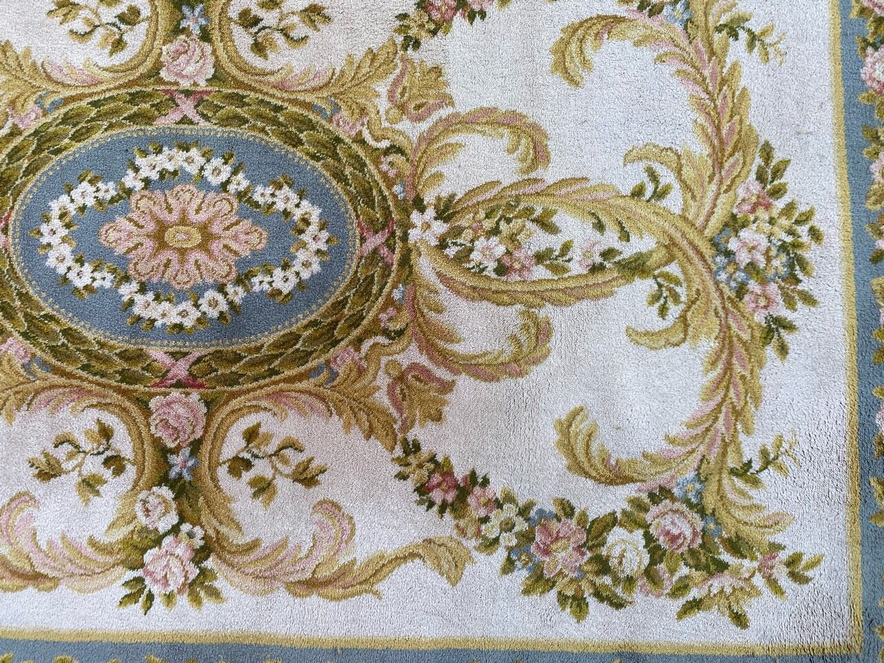 Vintage soapy style carpet with 200x300