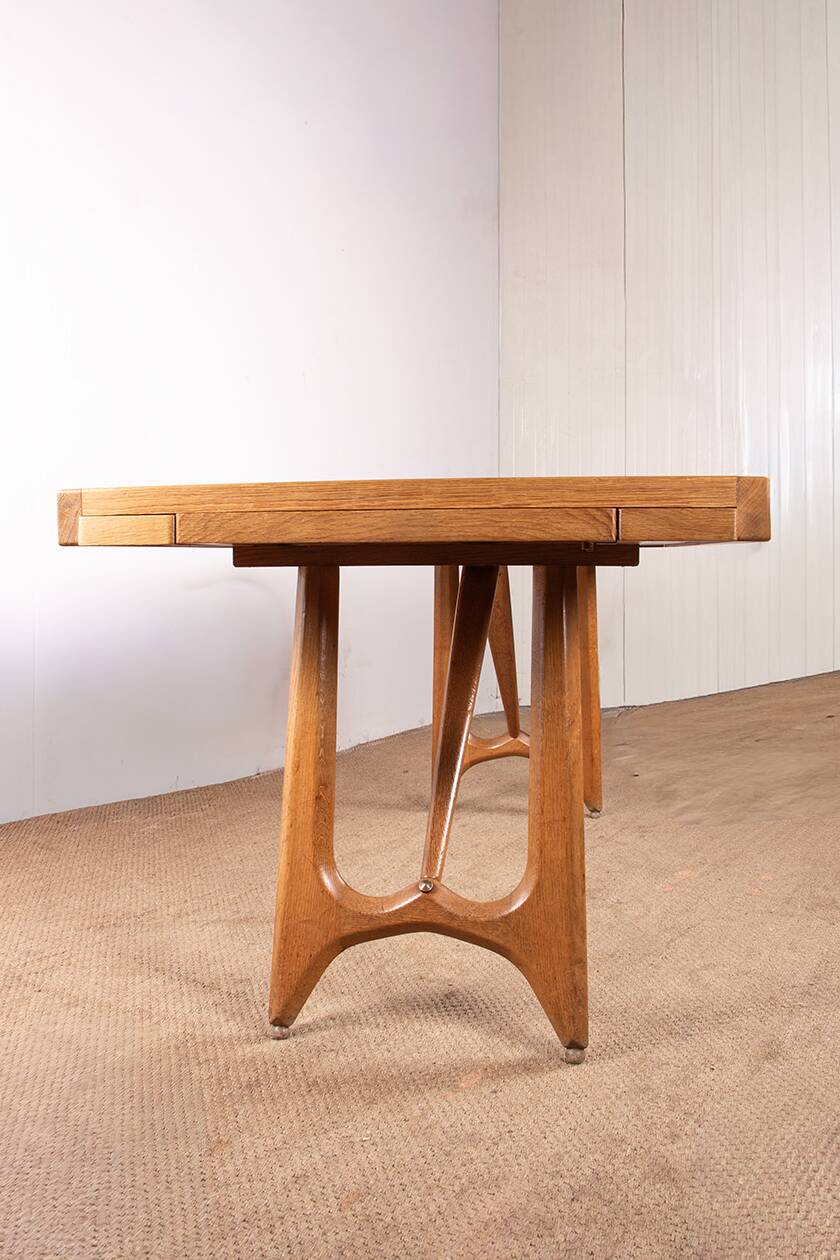 Large extendable dining table in oak by Guillerme and Chambron 1960.