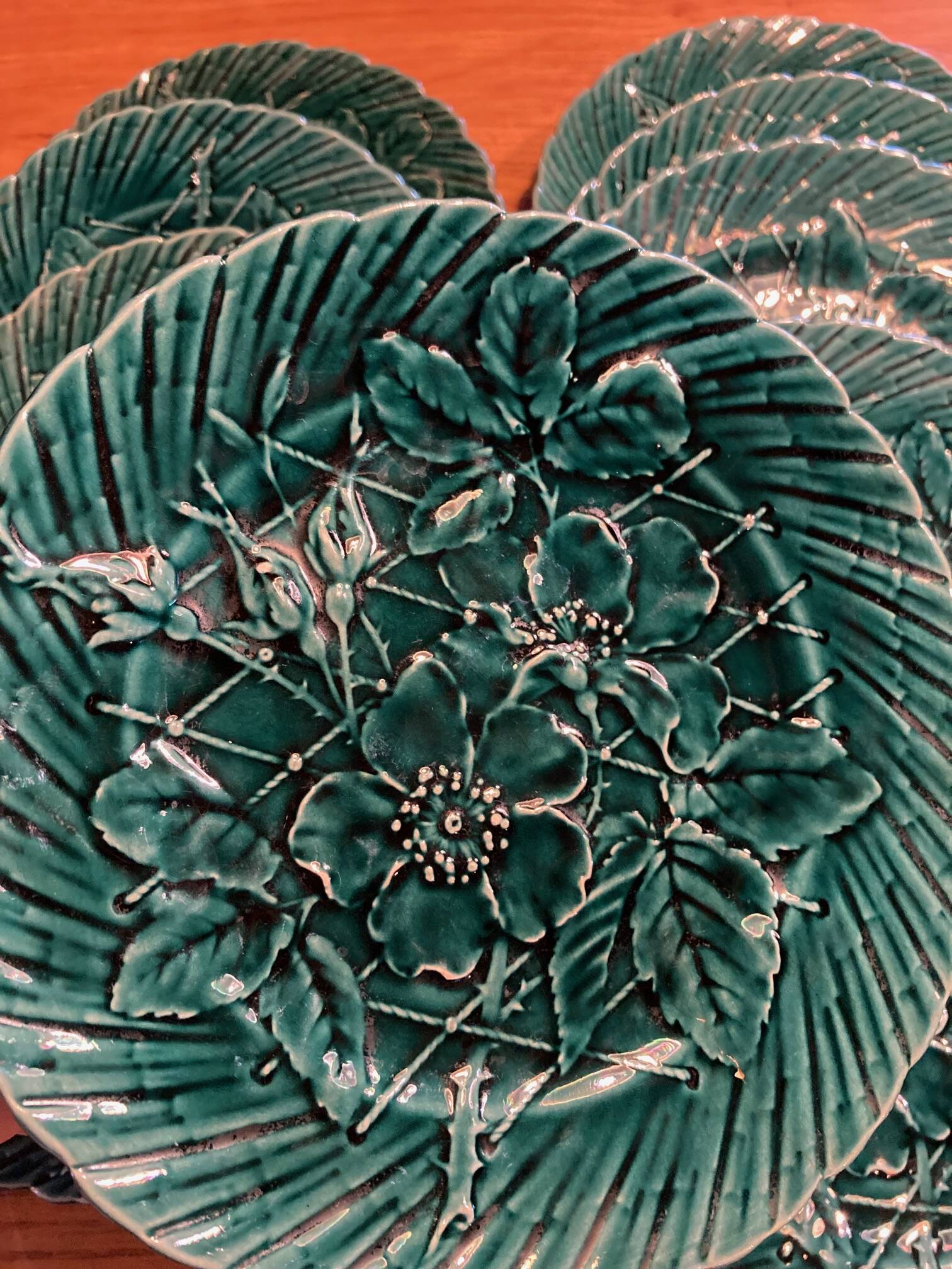 Set of 10 green earthenware dessert plates with a finely embossed floral pattern