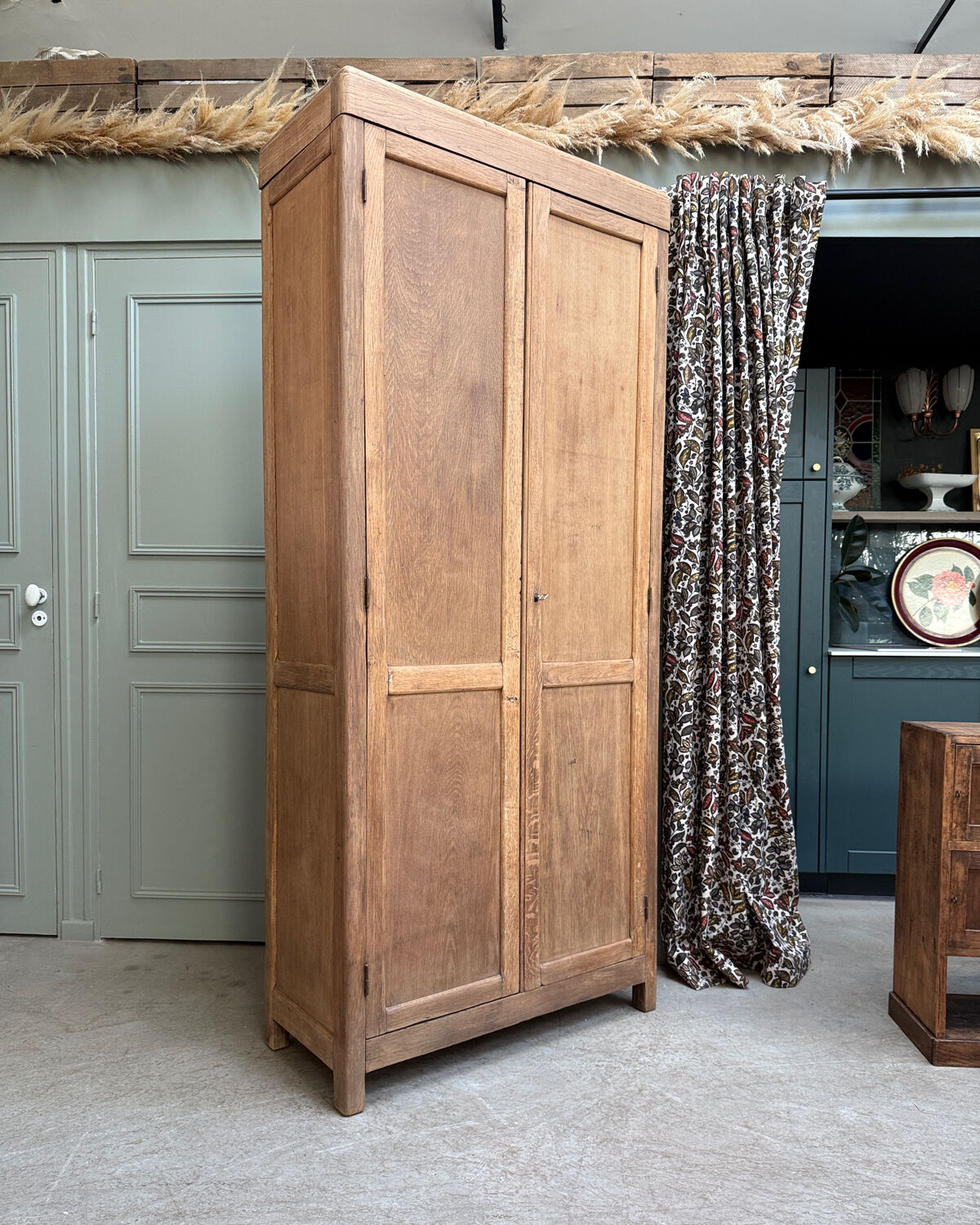Parisian school wardrobe in oak (renovated)