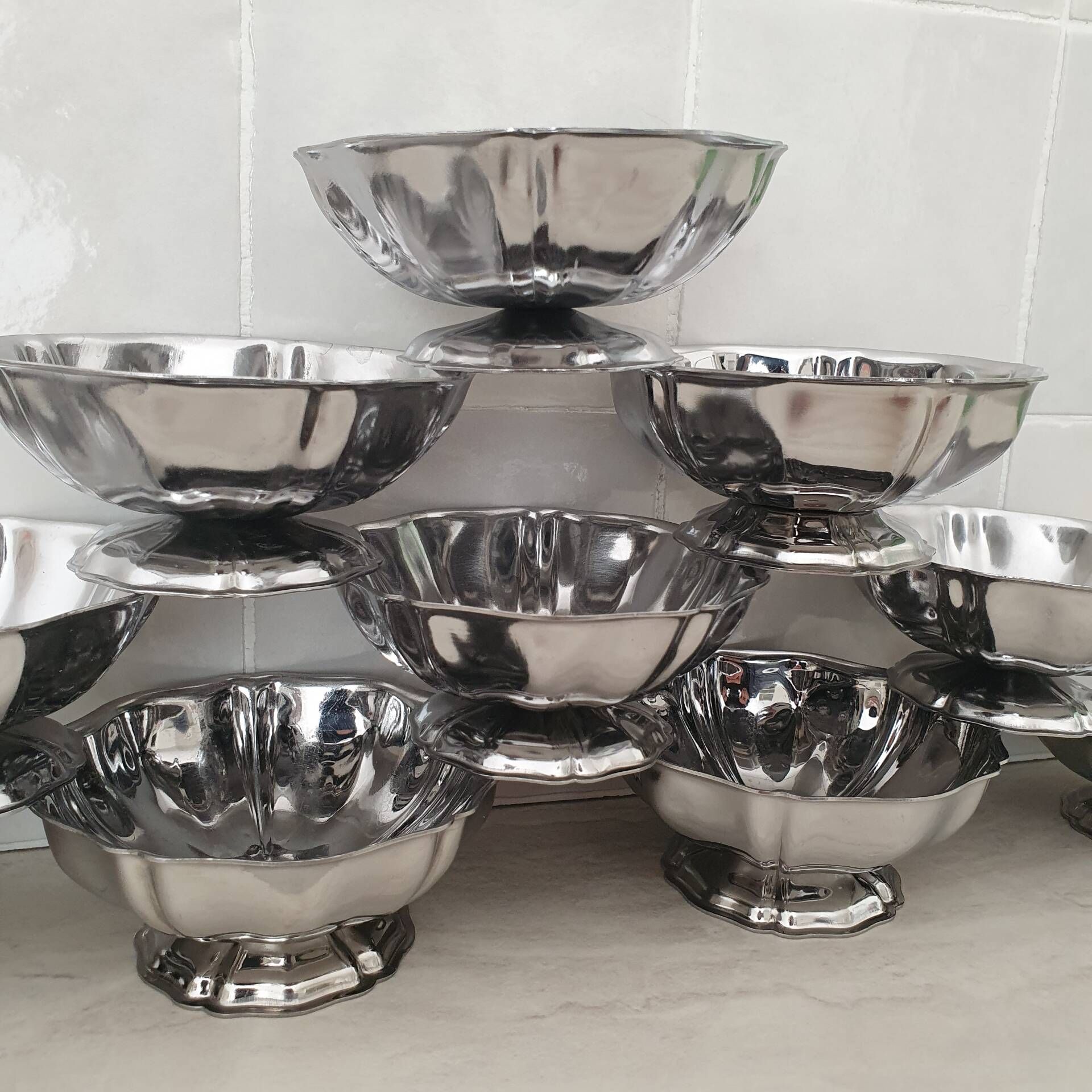 10 stainless steel dessert / ice cream bowls in Guy Degrenne style, flower shape.