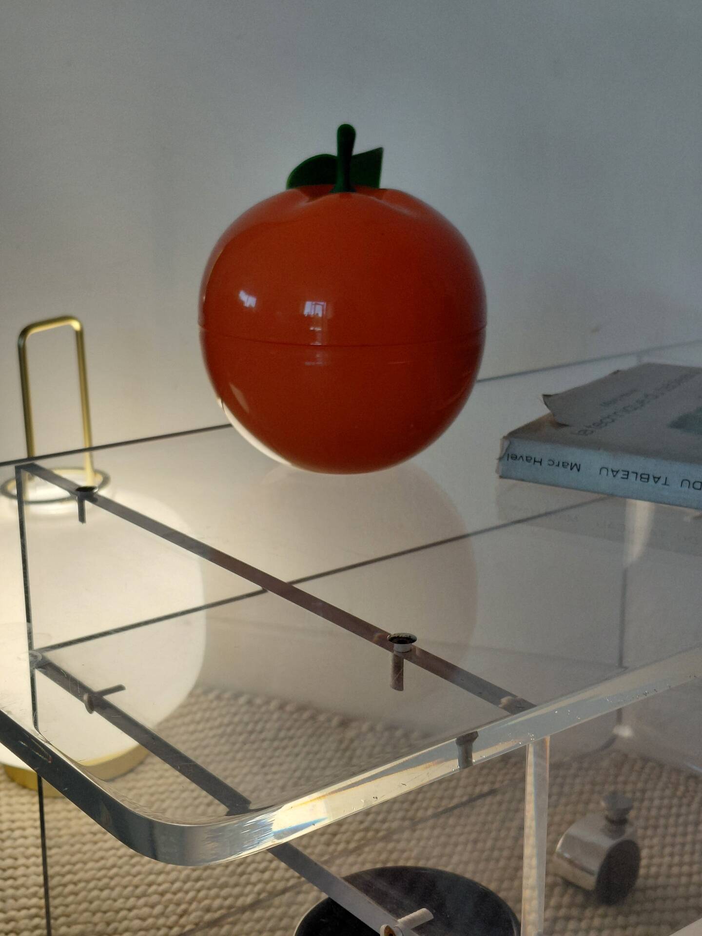 Design piece: David Lange side table in 15mm Altuglas - Circa 1980