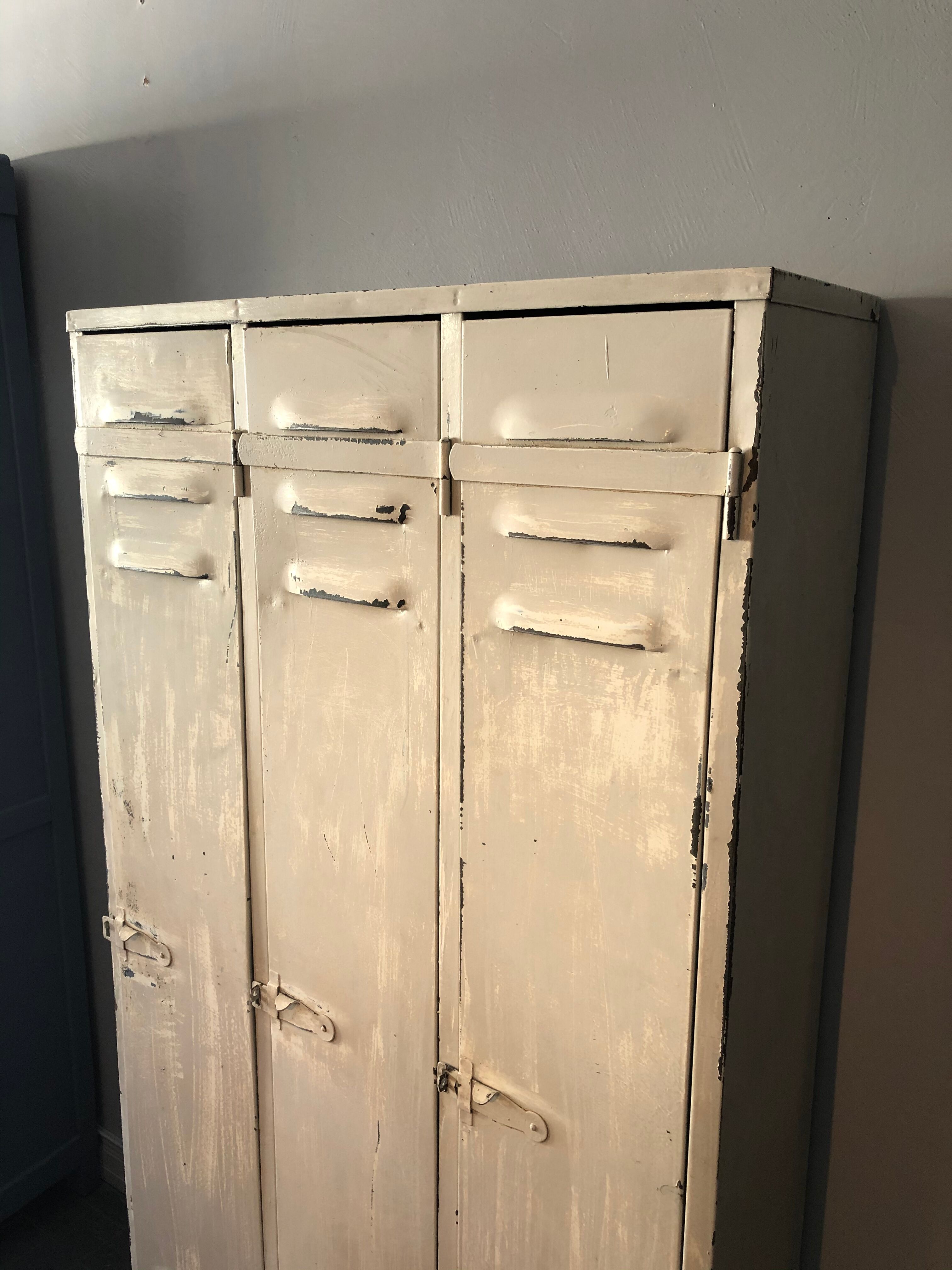 Industrial metal vestiary