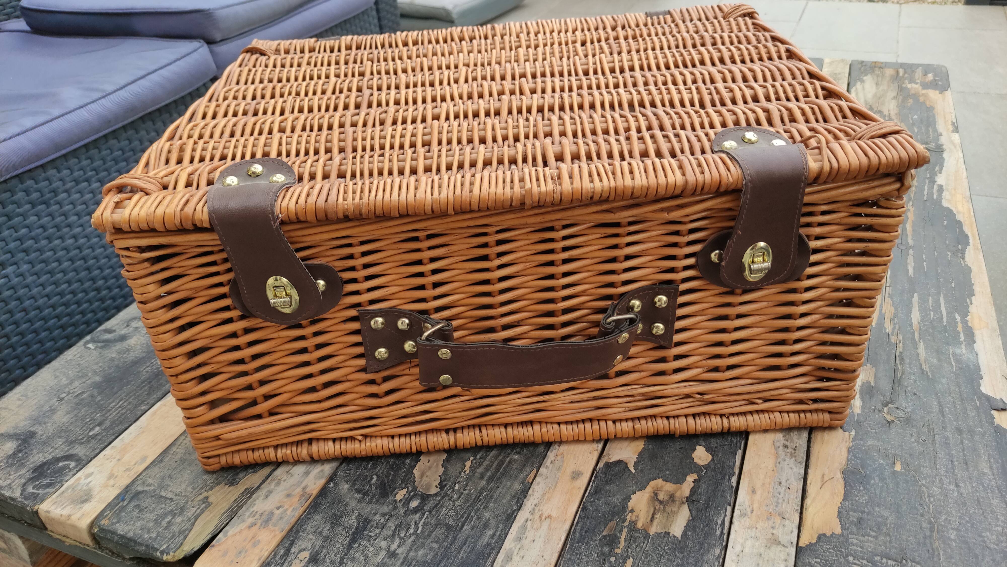 Picnic basket with white porcelain crockery