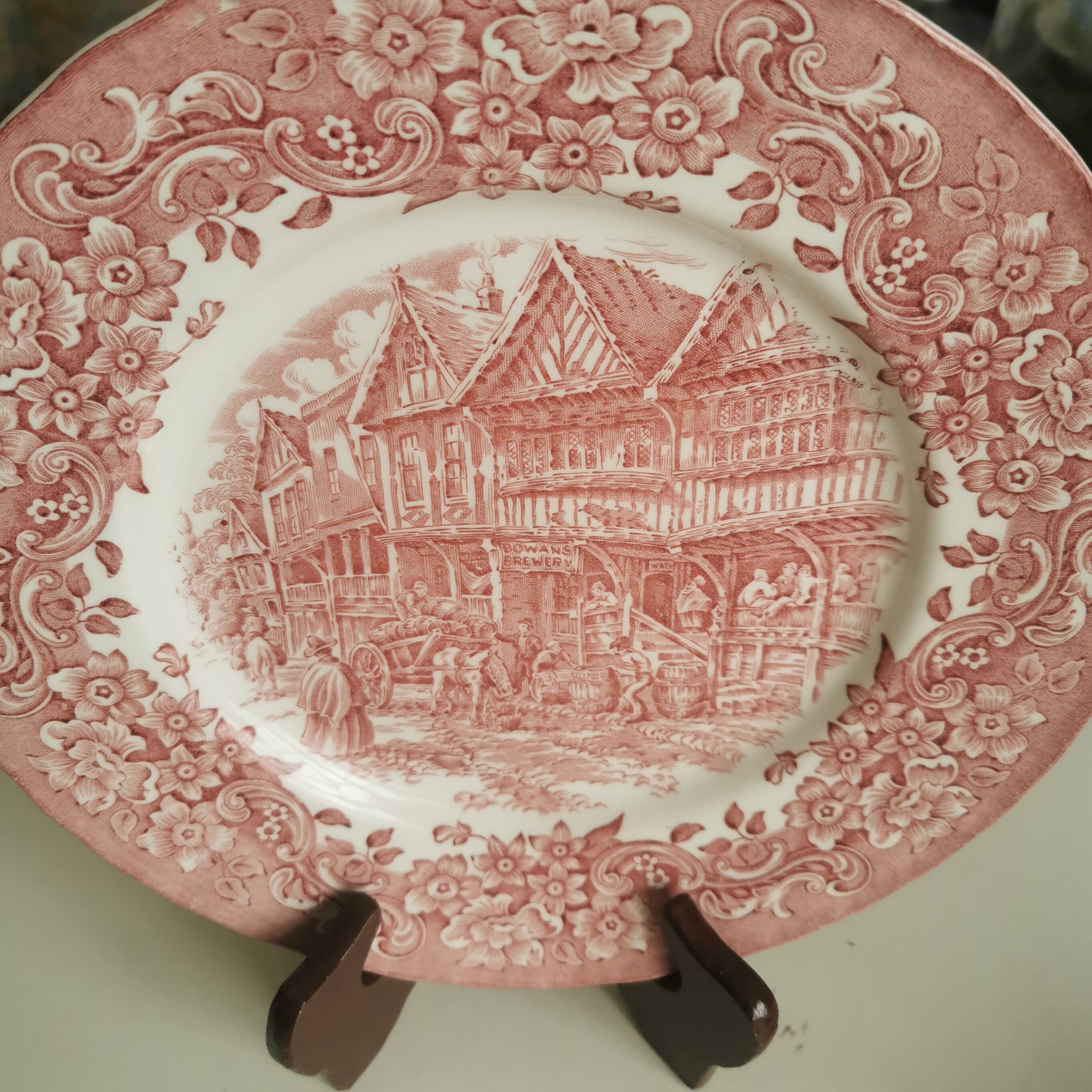 Royal Tudor Ware plate, burgundy red, 17th century England