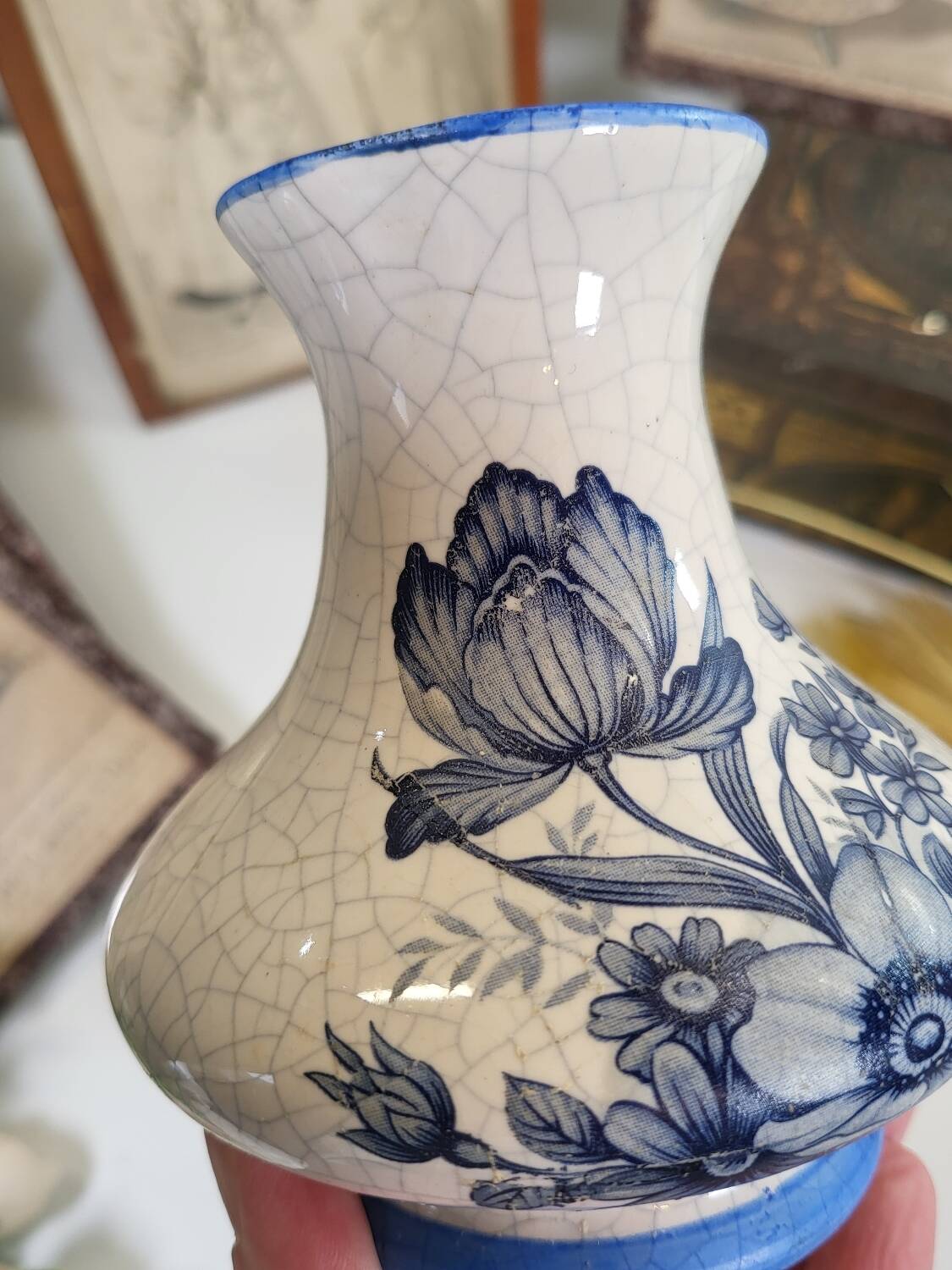 Small ceramic vase with cracked look