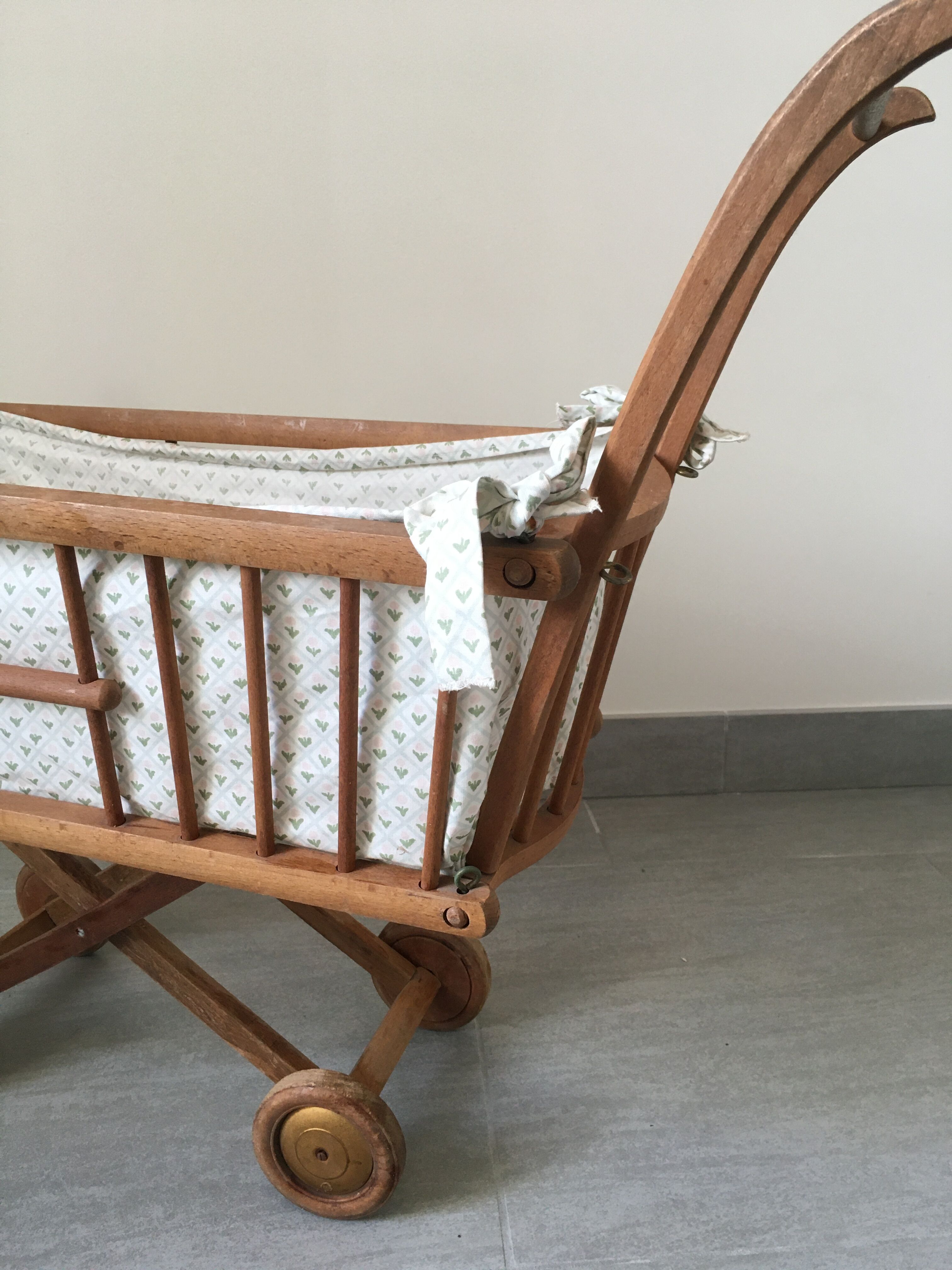 Landau for wooden doll