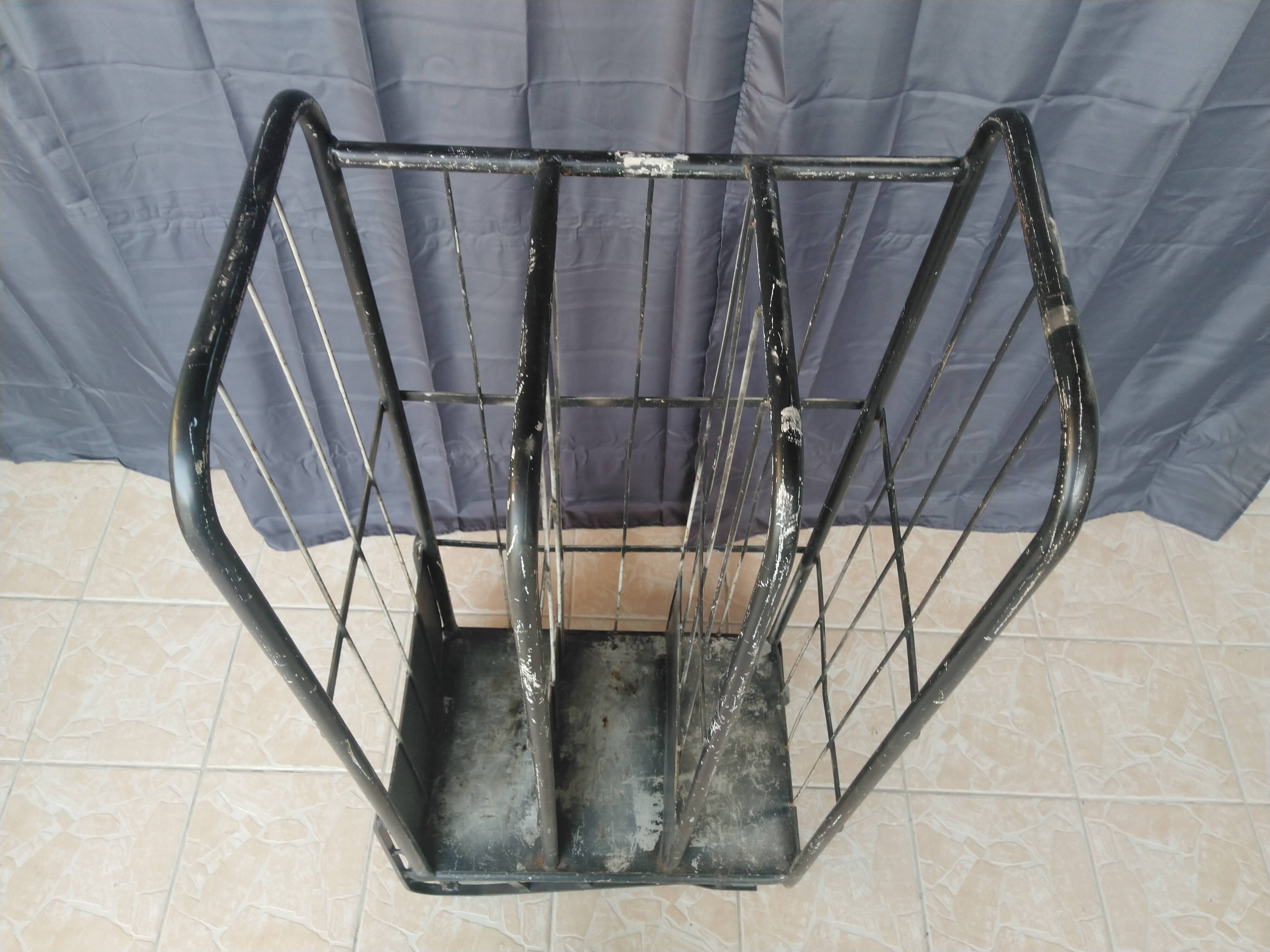 Postal sorting trolley with wheels