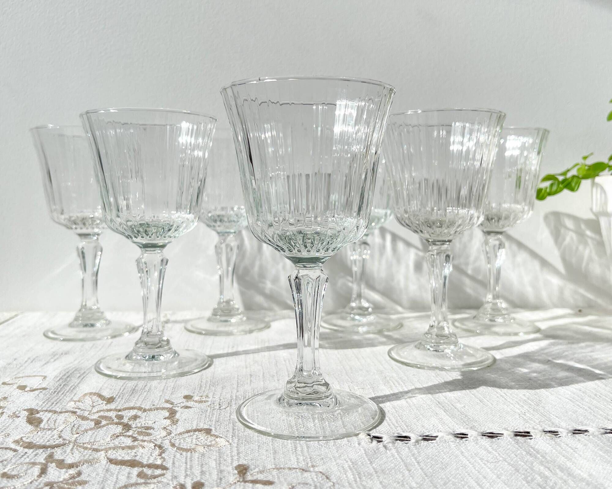 7 Vintage red wine glasses in fluted glass Made in France