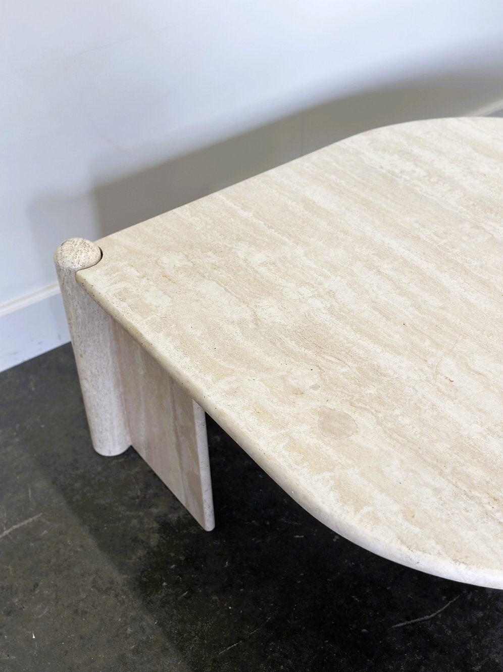 Vintage eye-shaped travertine marble coffee table, 1980s France